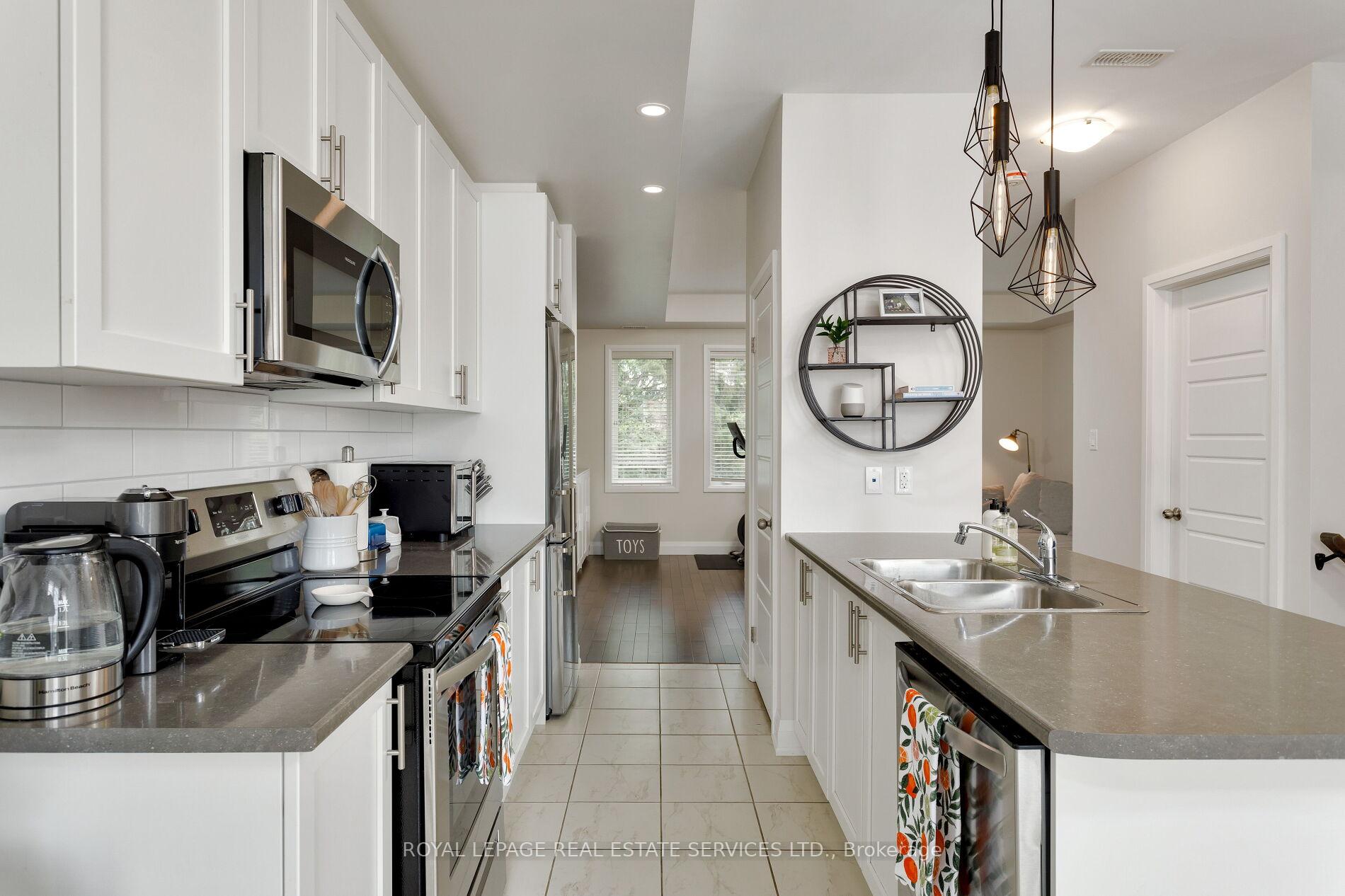 405 Plains Road E 22