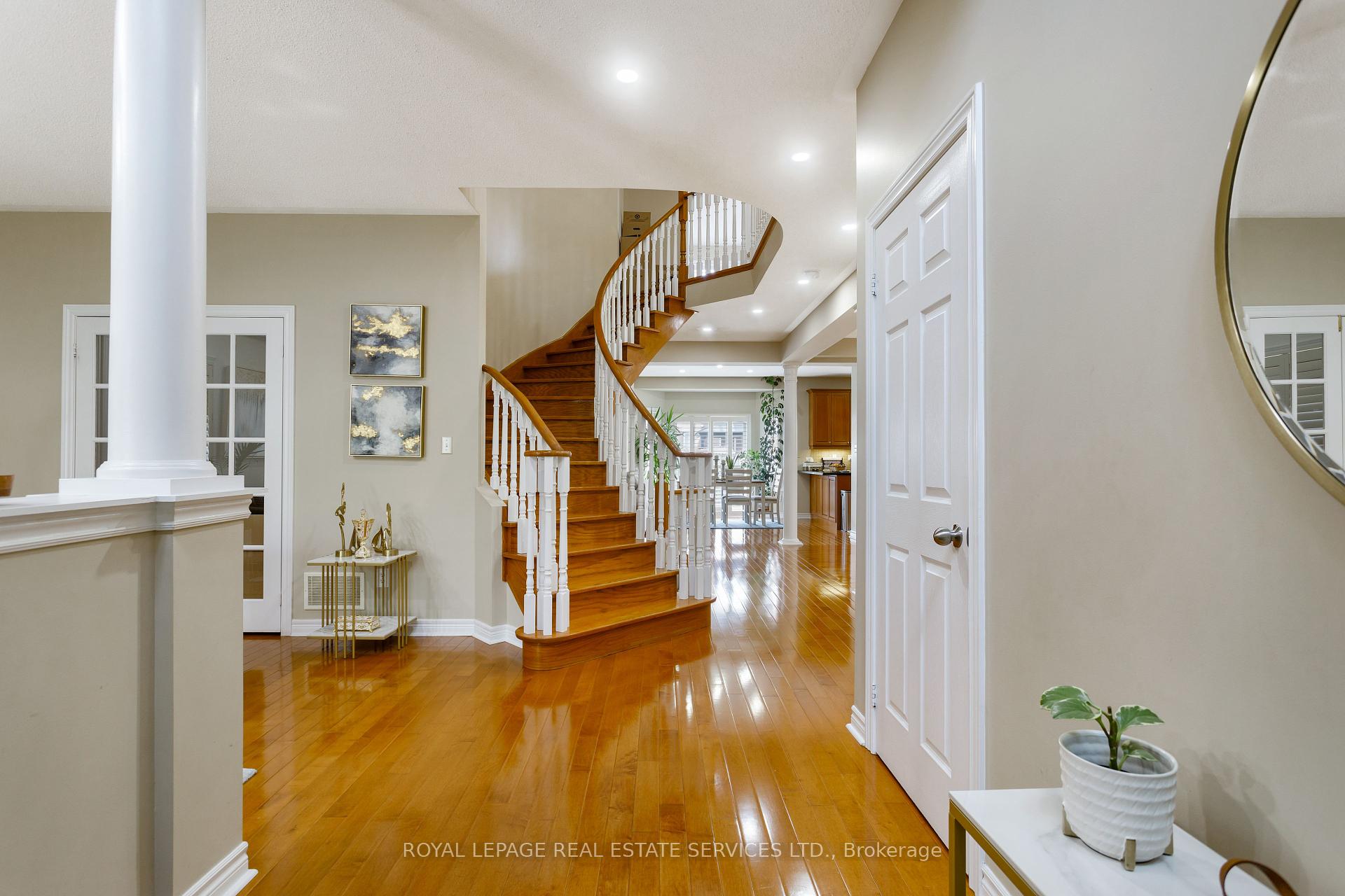 3137 Countess Crescent