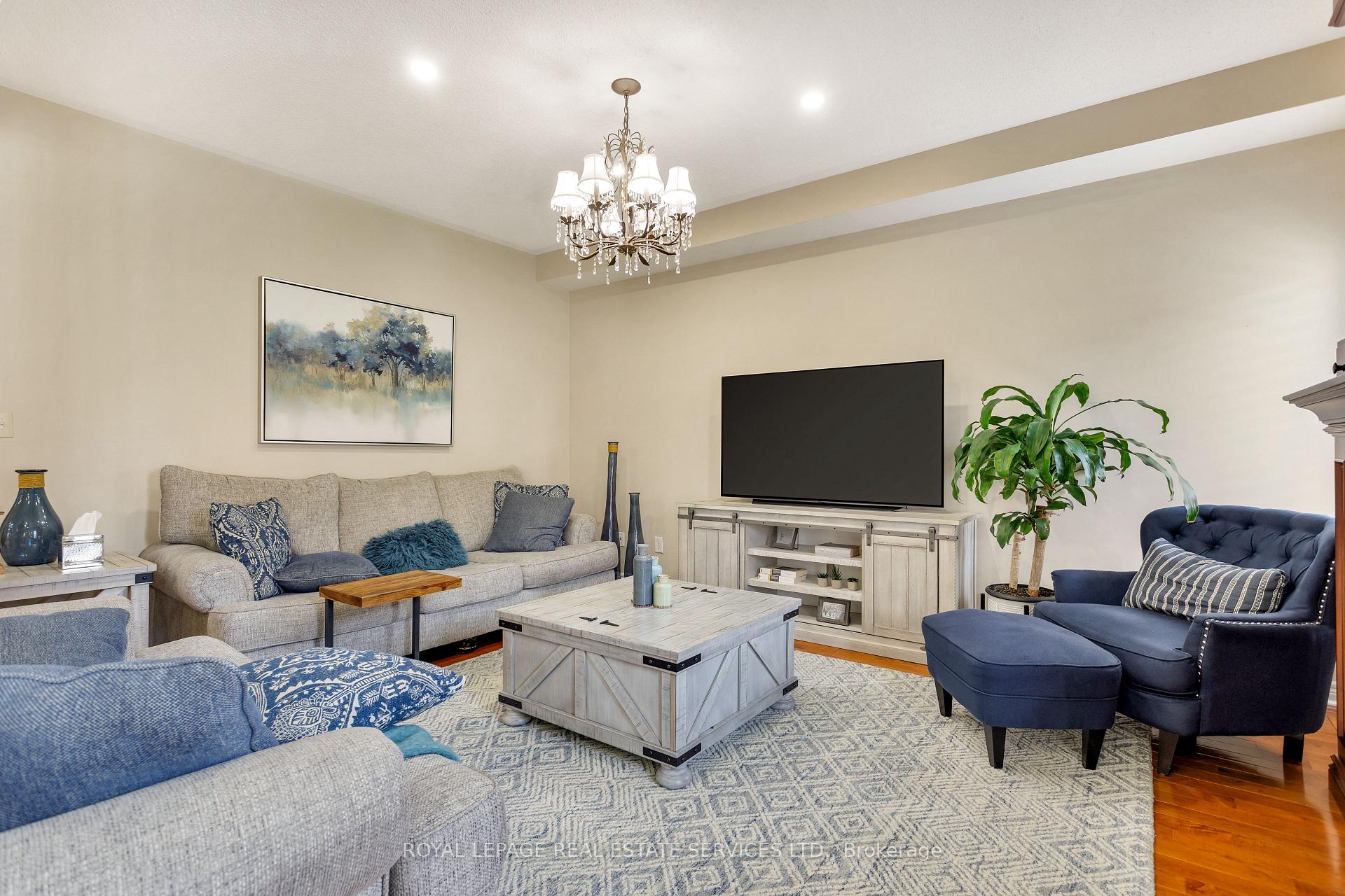 3137 Countess Crescent