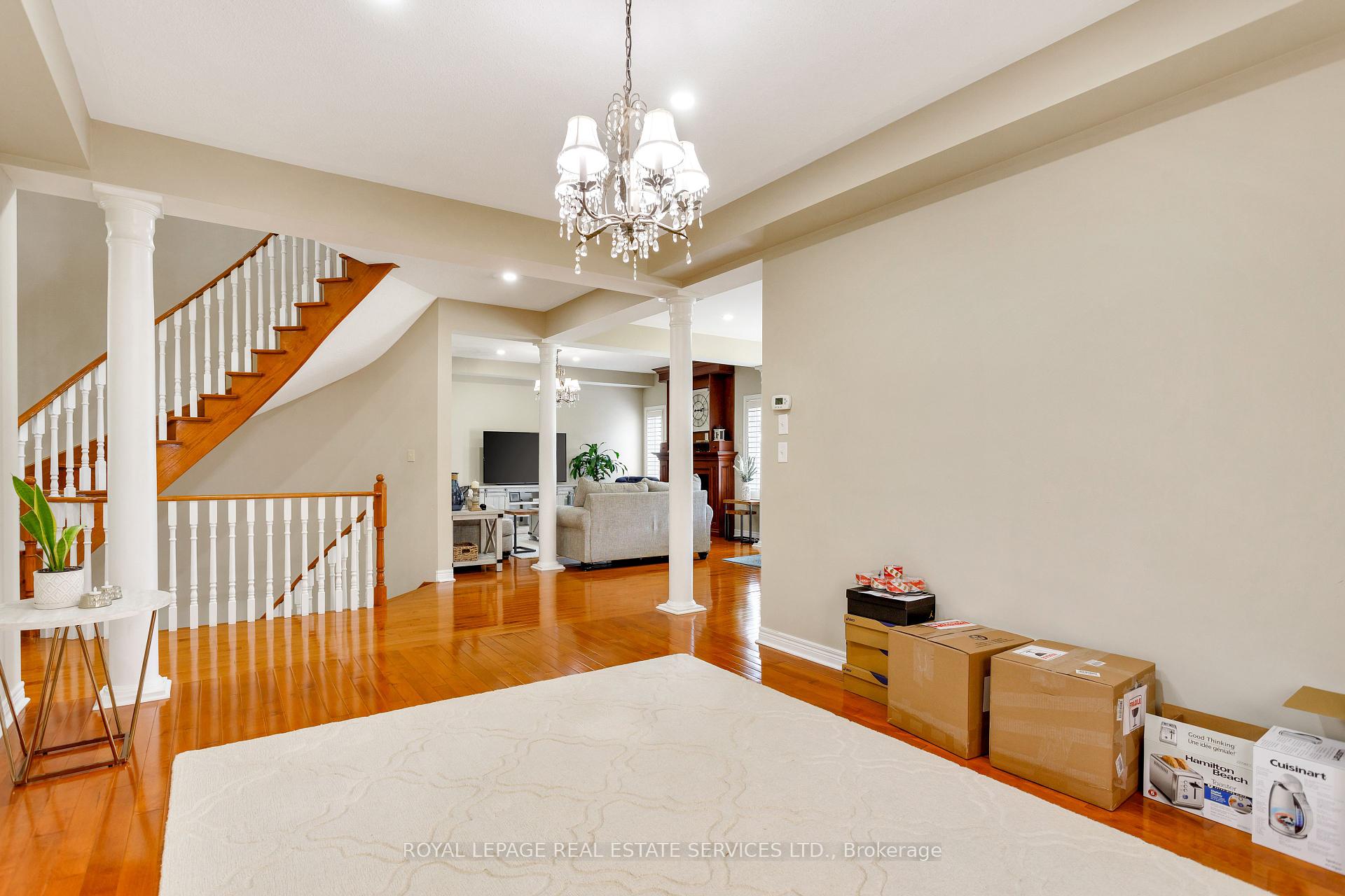 3137 Countess Crescent