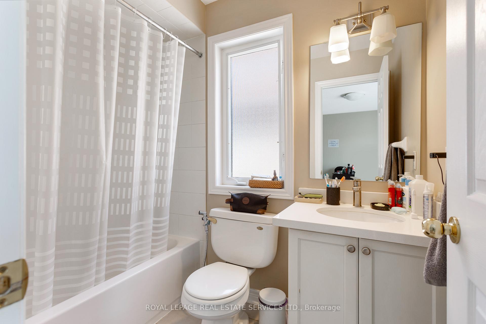 3137 Countess Crescent