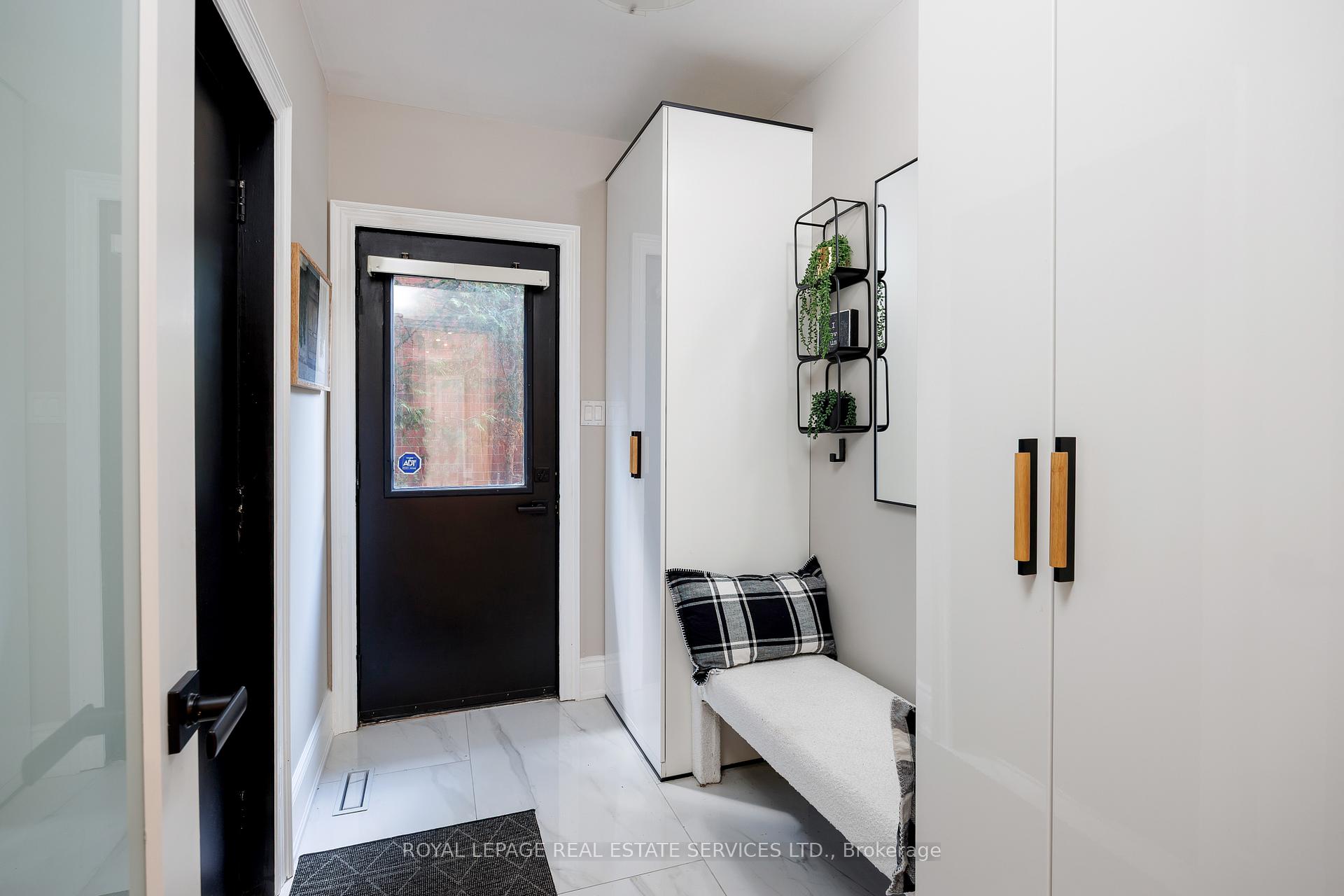 1483 The Links Drive