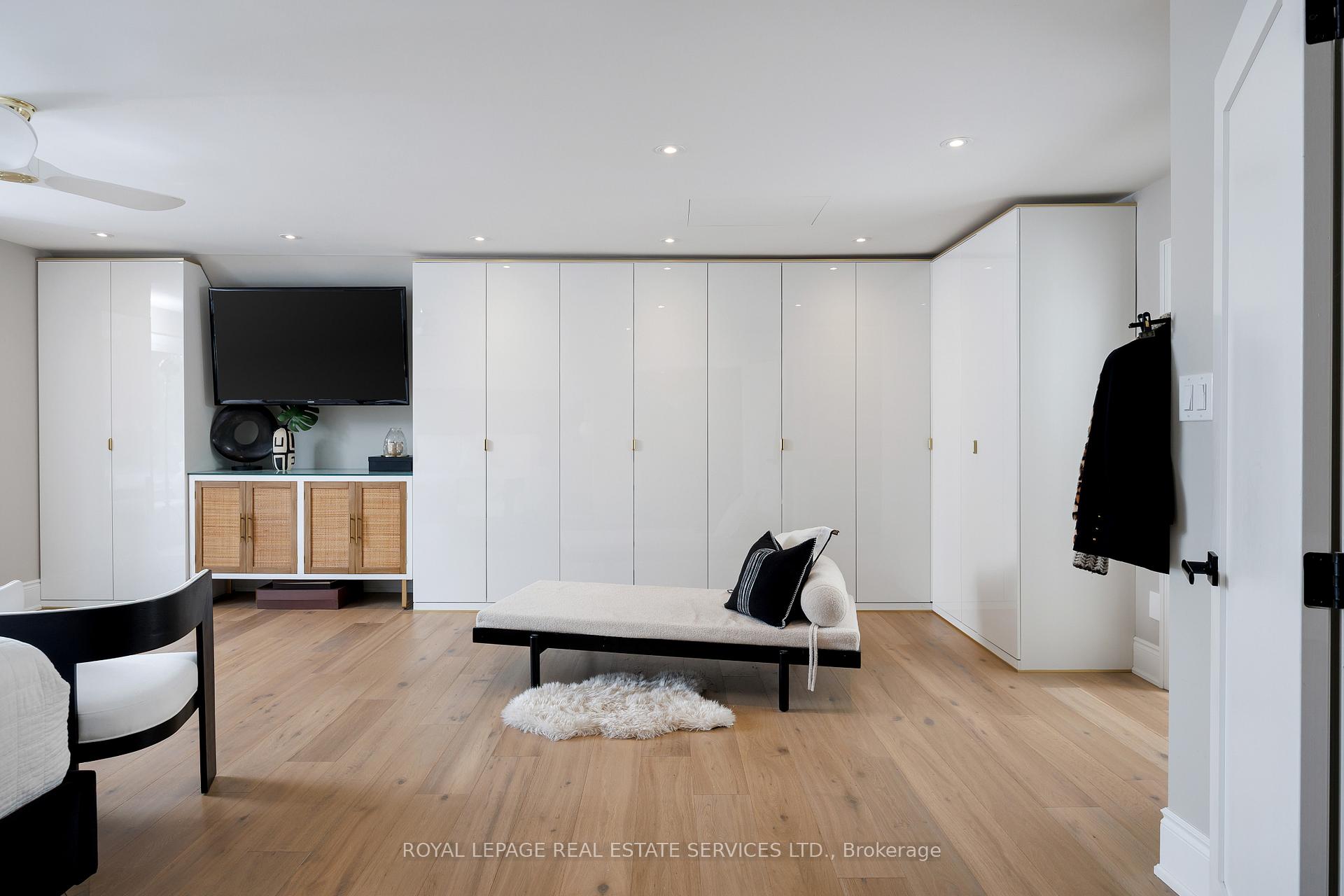 1483 The Links Drive