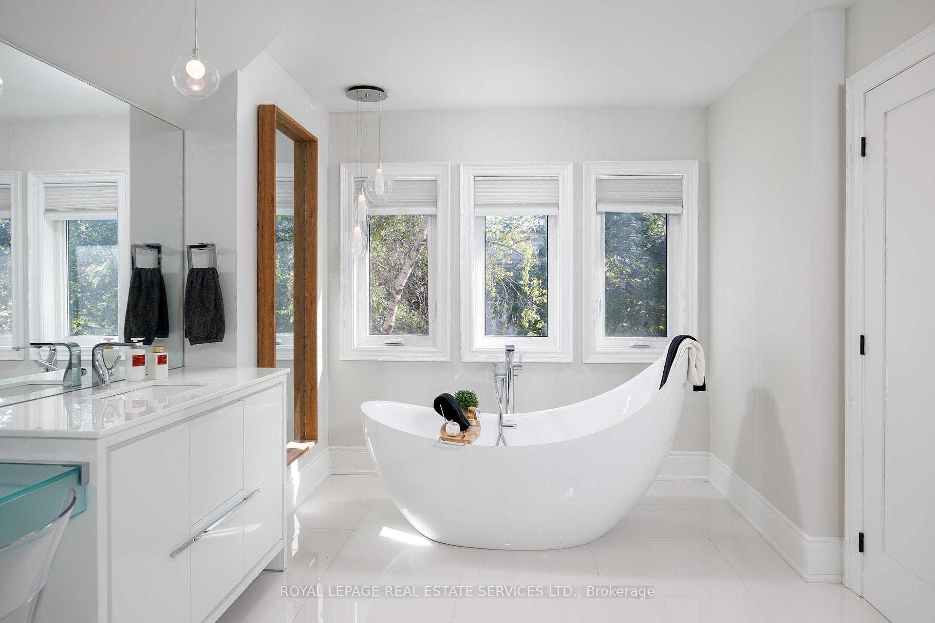 1483 The Links Drive