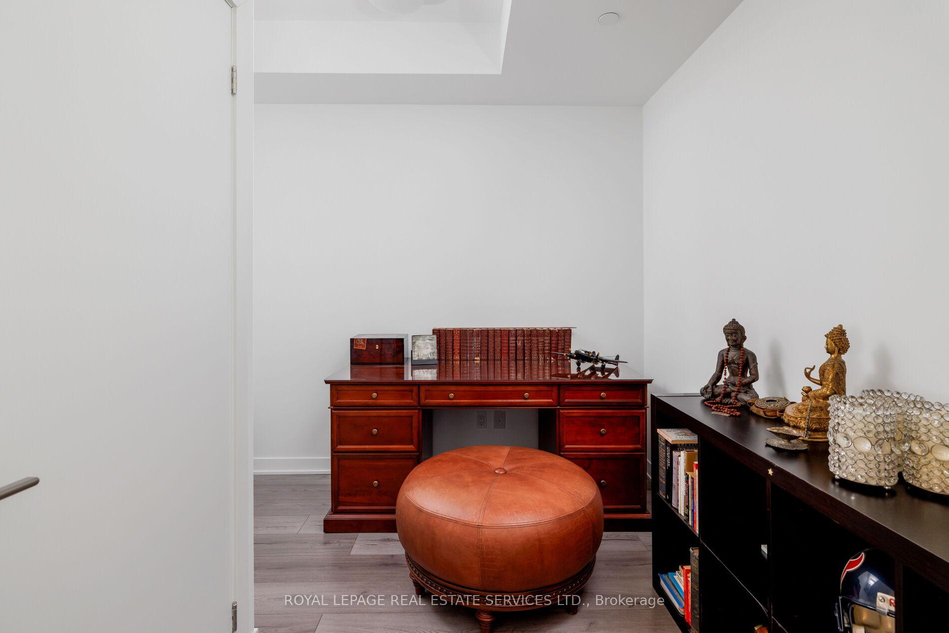 405 Dundas Street W 424