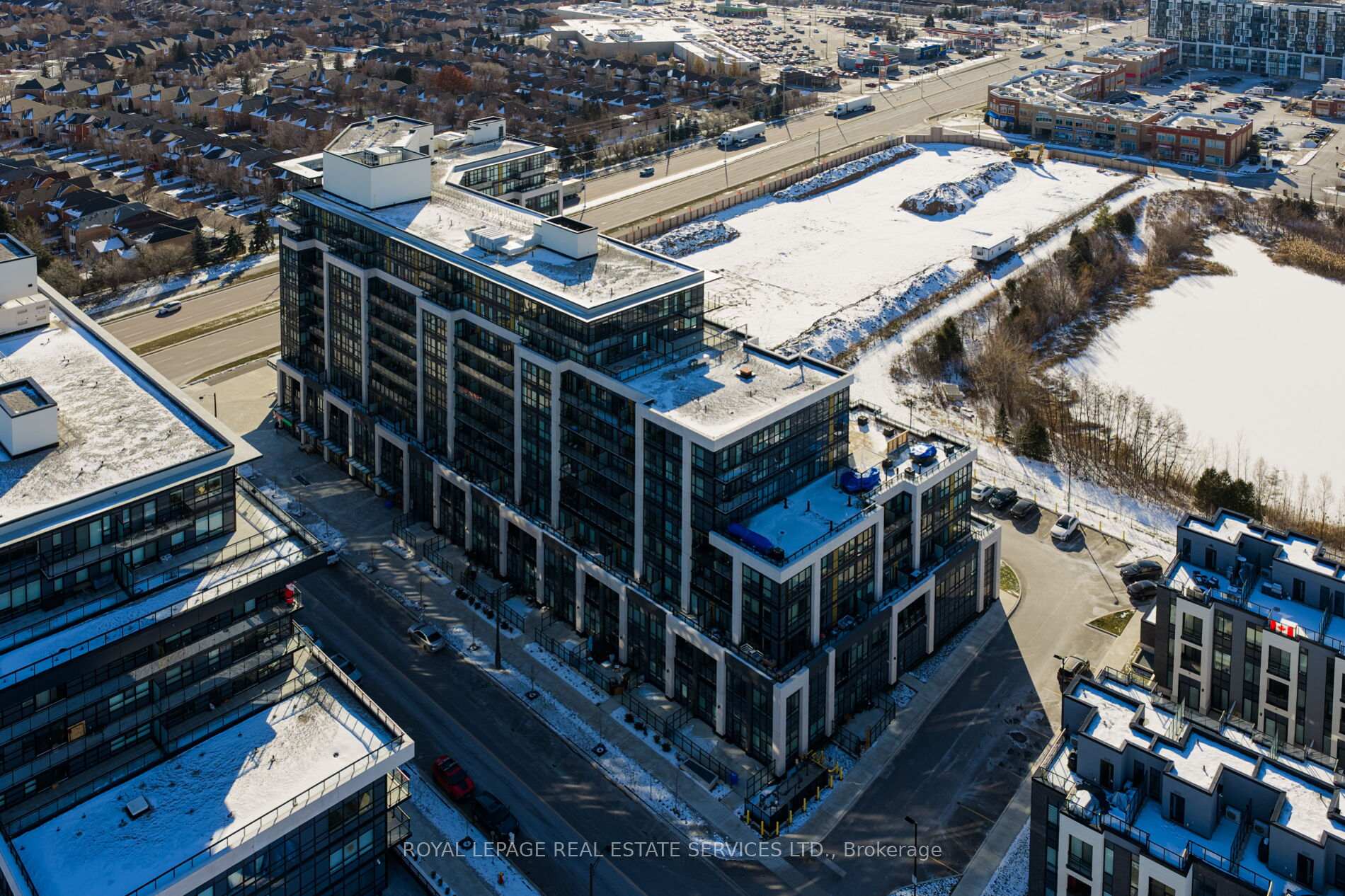 405 Dundas Street W 424