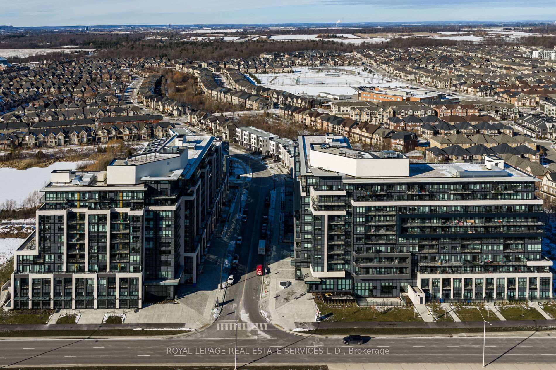 405 Dundas Street W 424