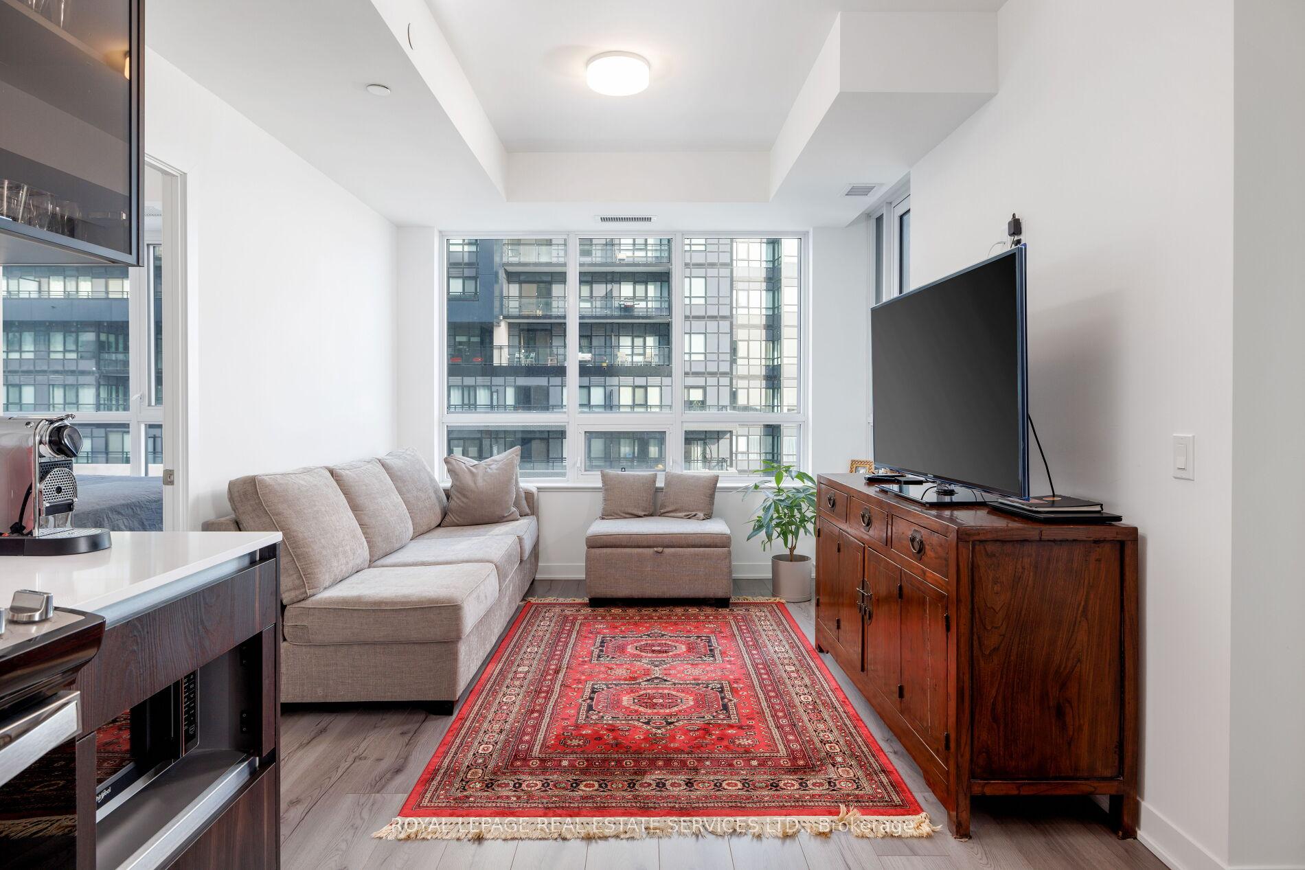 405 Dundas Street W 424