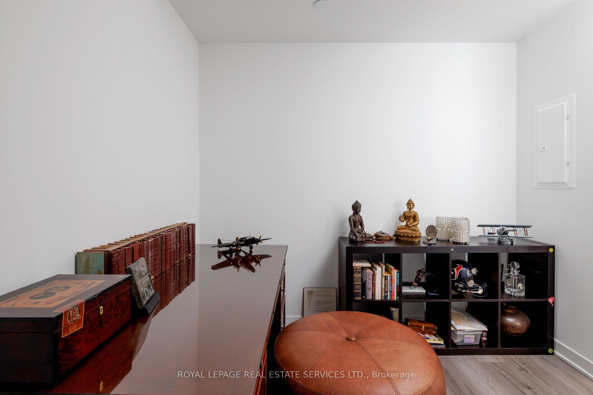 405 Dundas Street W 424