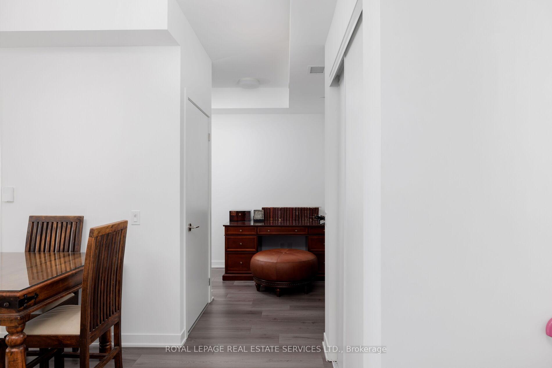 405 Dundas Street W 424