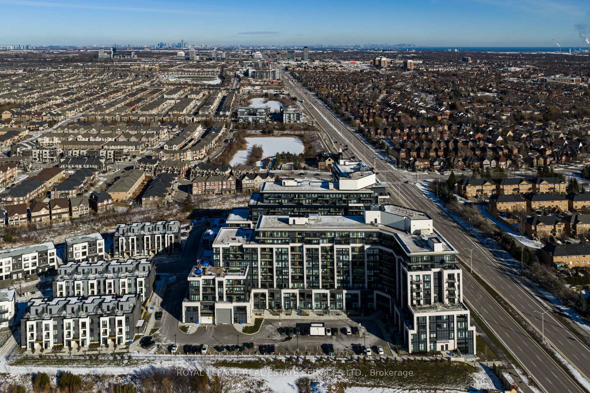 405 Dundas Street W 424