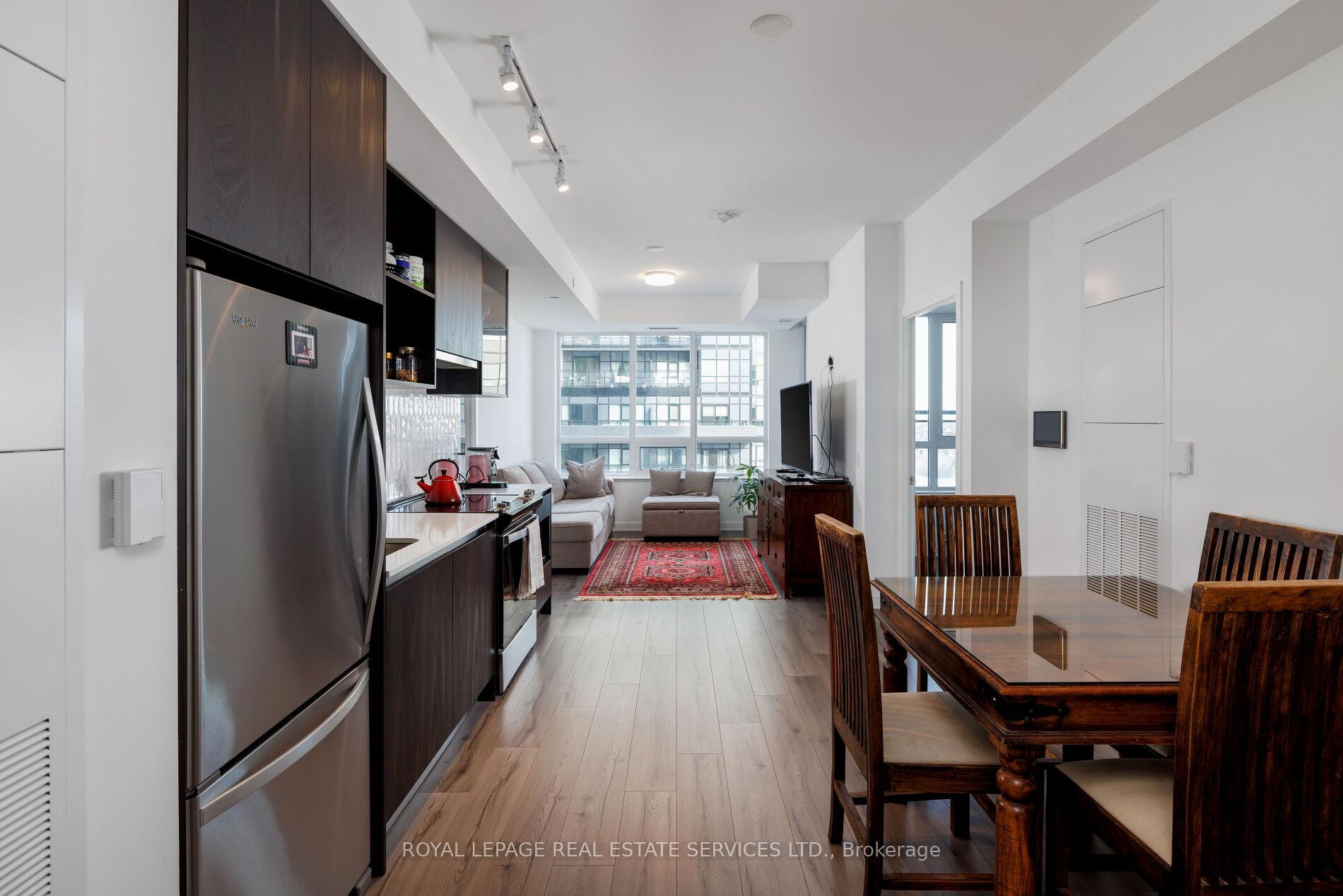 405 Dundas Street W 424