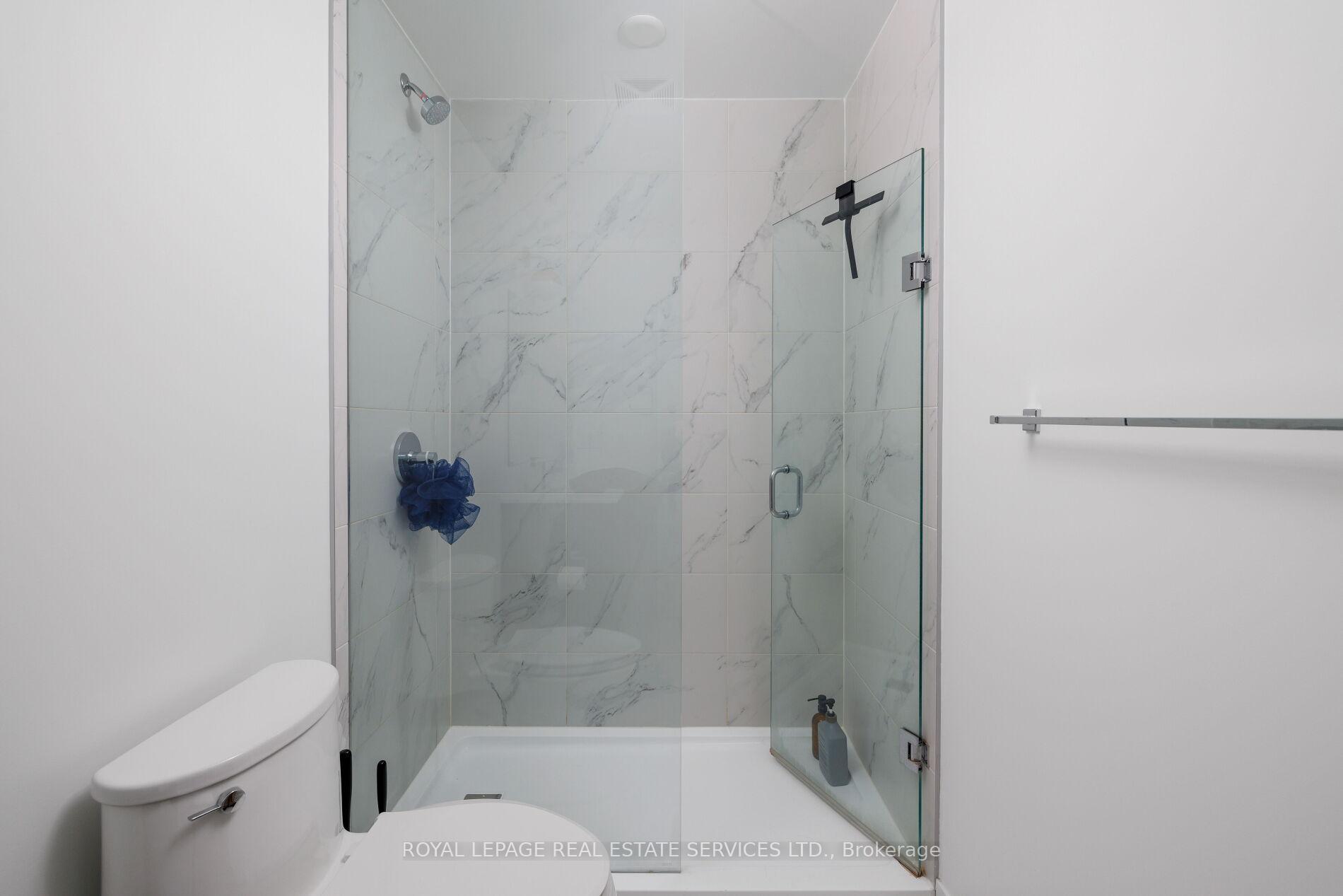 405 Dundas Street W 424