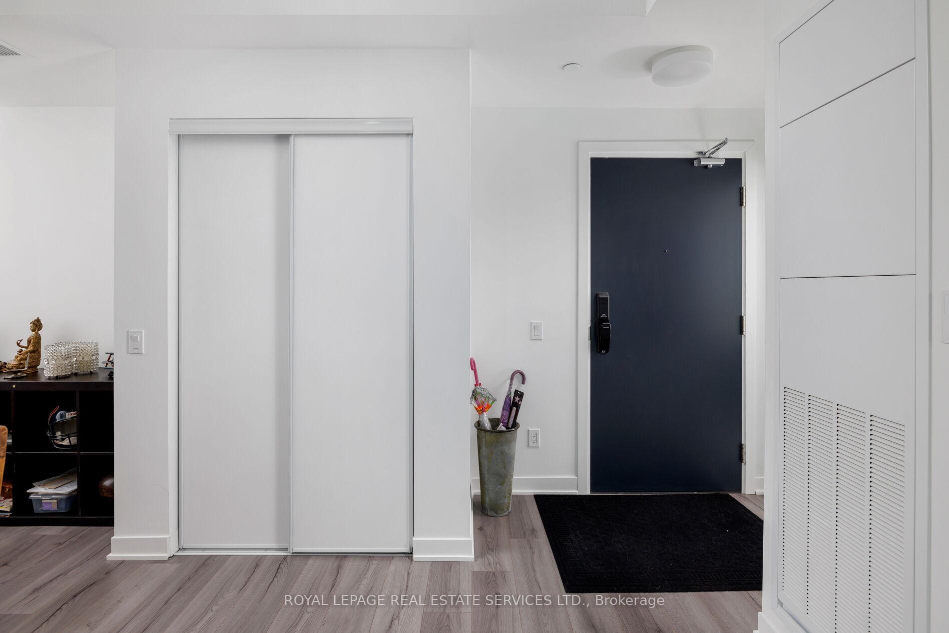 405 Dundas Street W 424