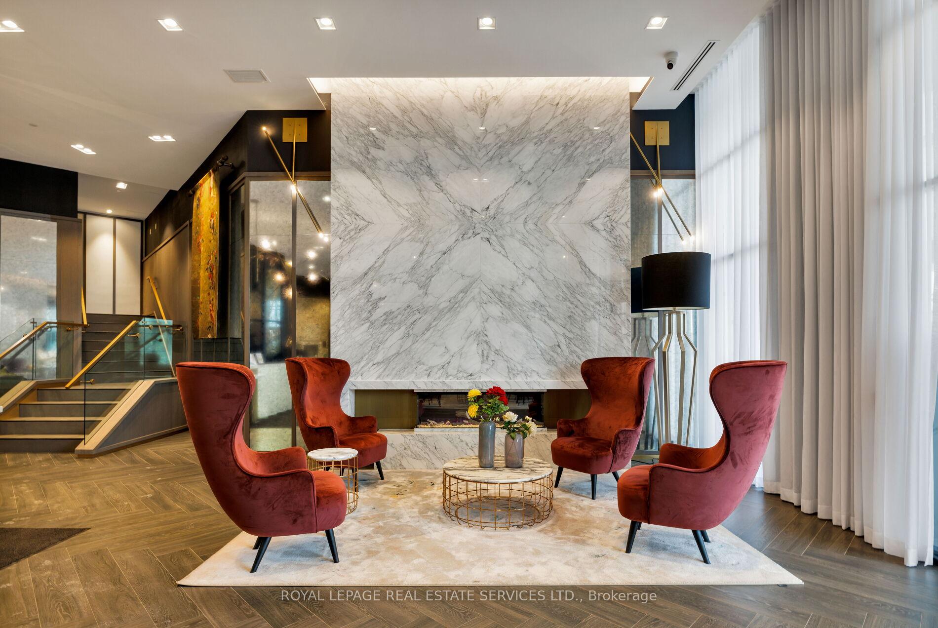 405 Dundas Street W 424