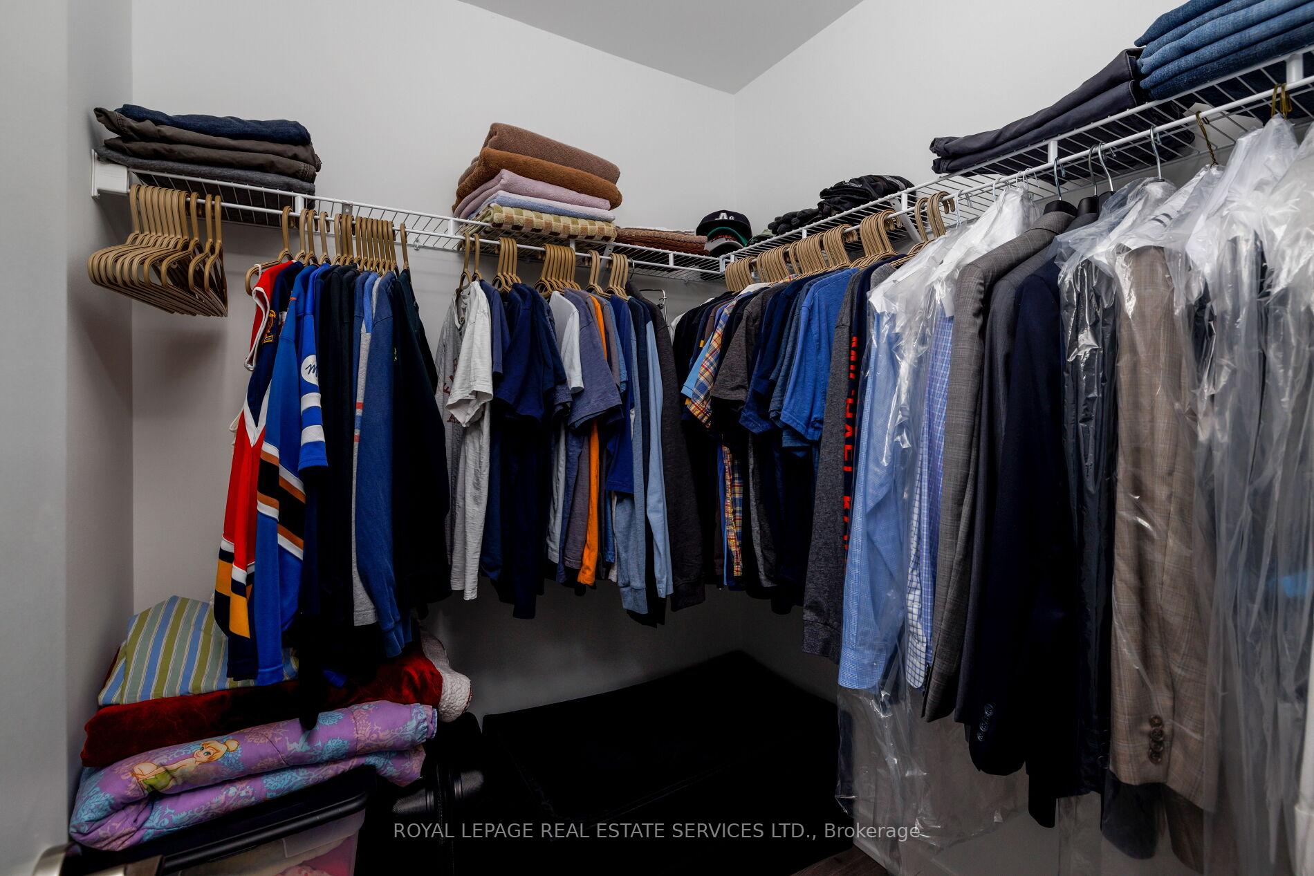 405 Dundas Street W 424