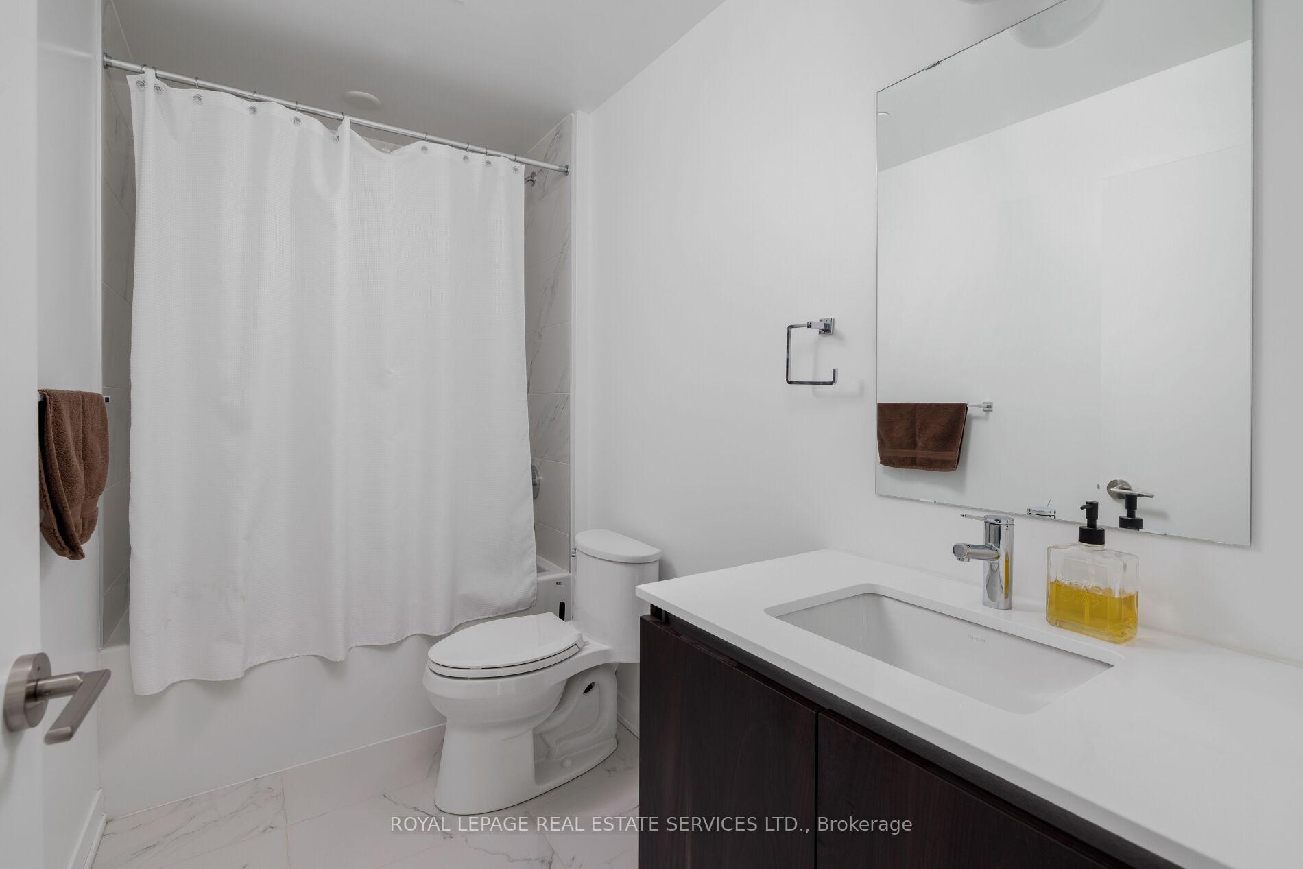 405 Dundas Street W 424