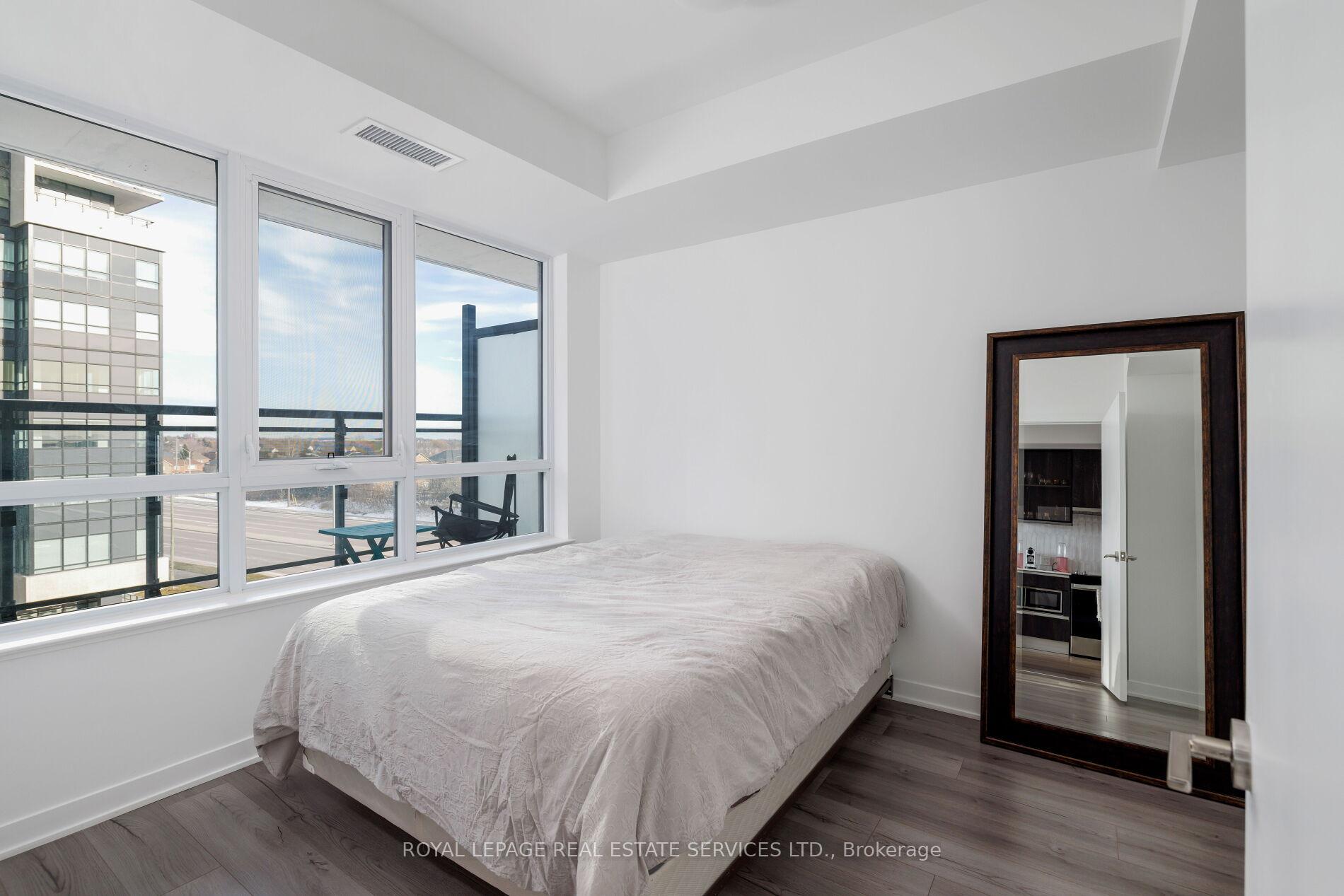 405 Dundas Street W 424