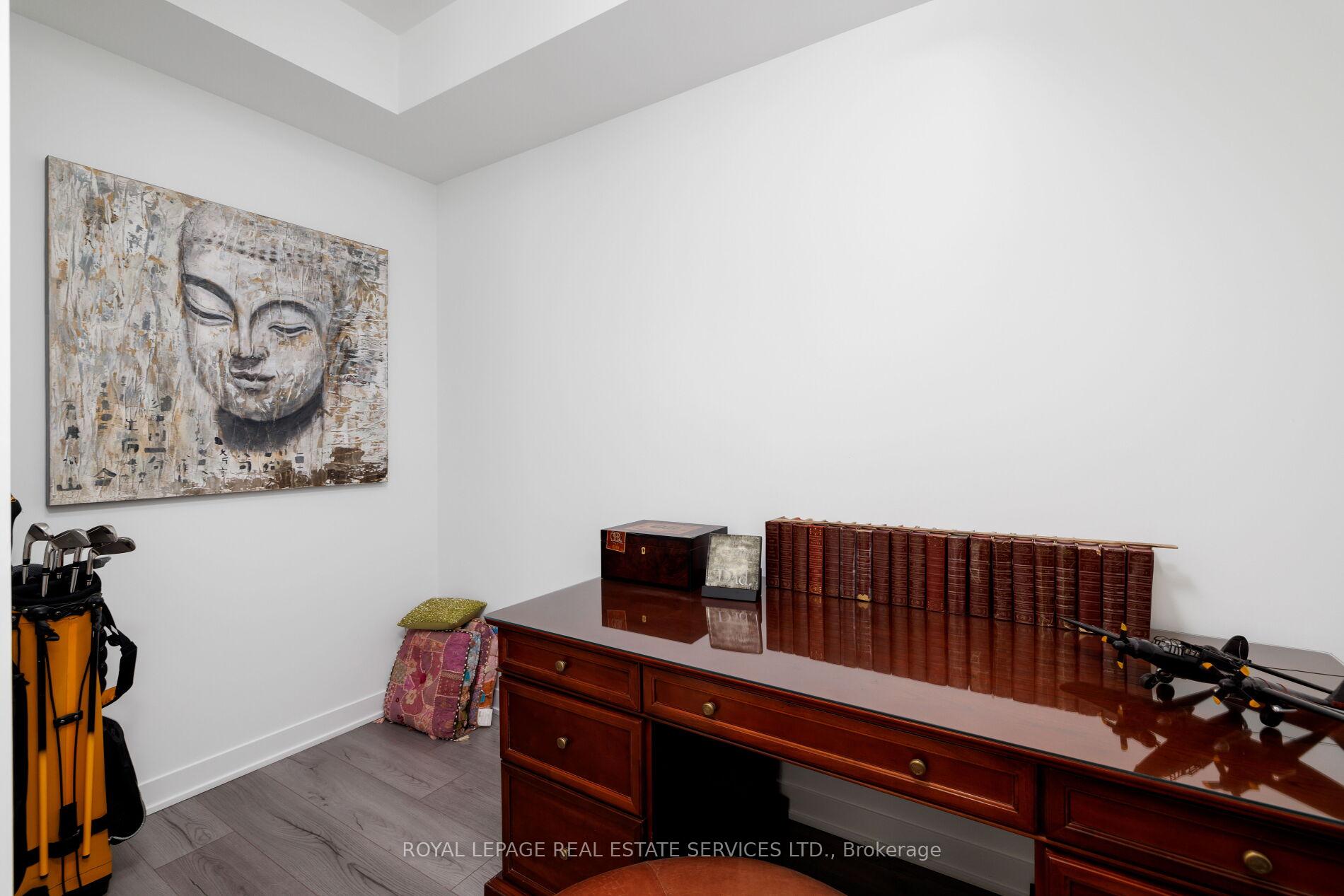 405 Dundas Street W 424