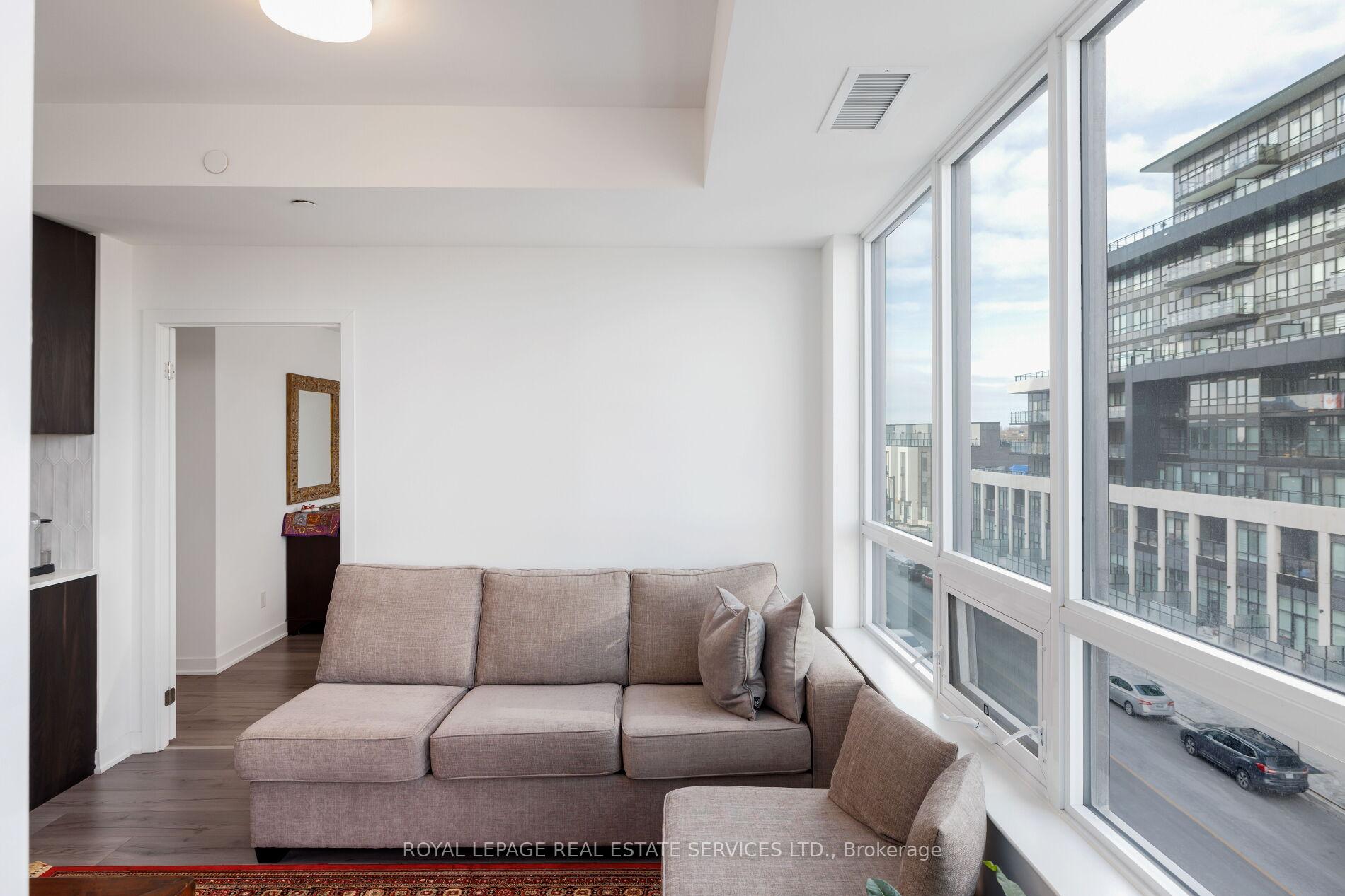 405 Dundas Street W 424