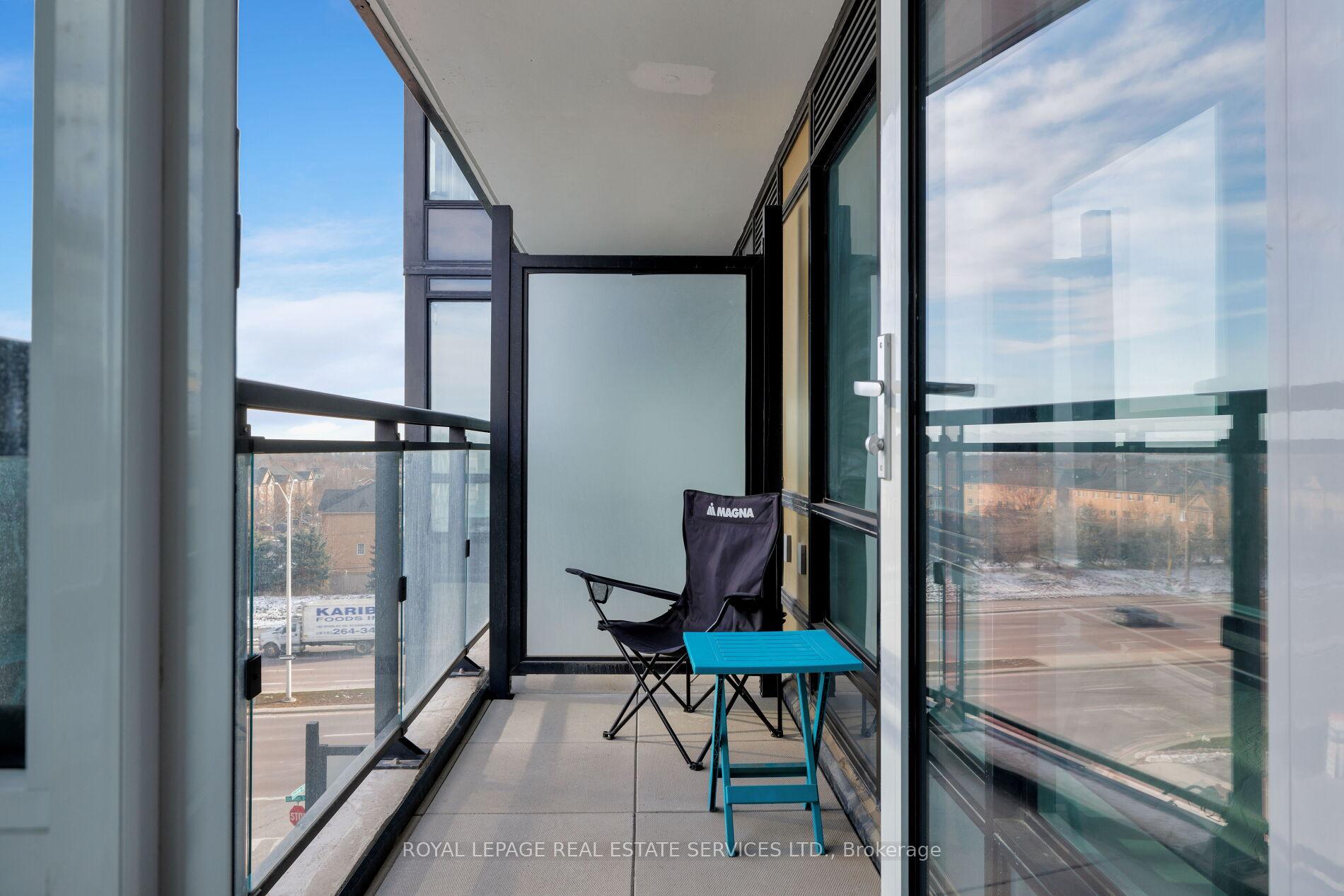 405 Dundas Street W 424