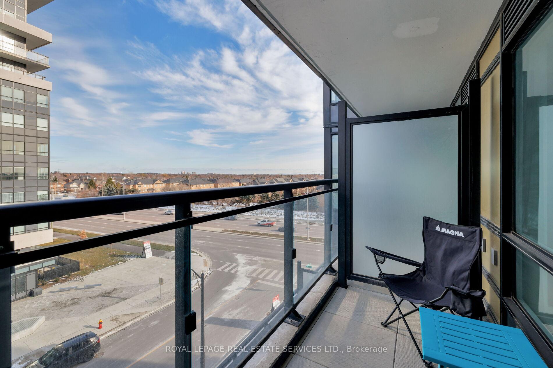 405 Dundas Street W 424