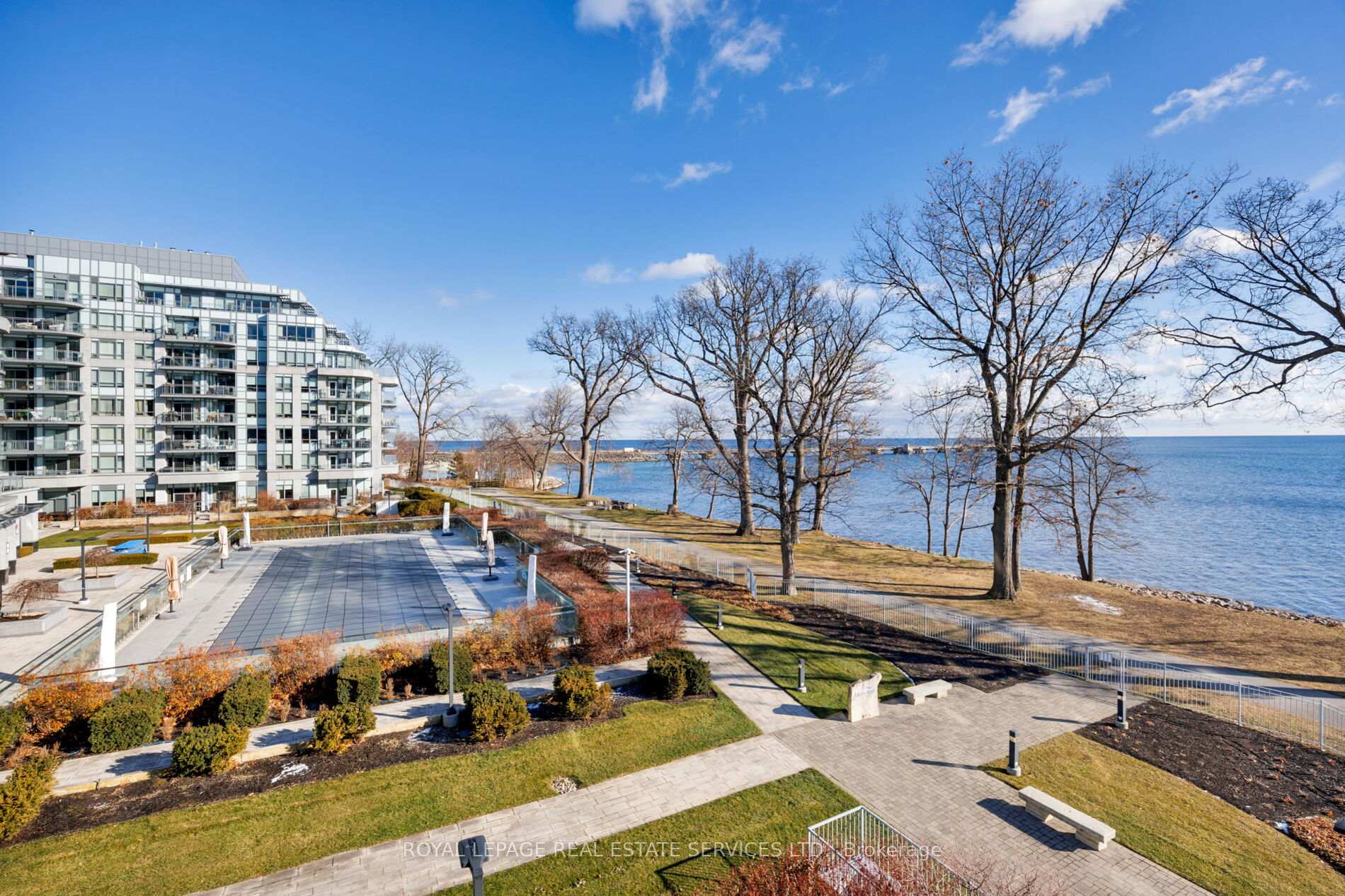 3500 Lakeshore Road W 327