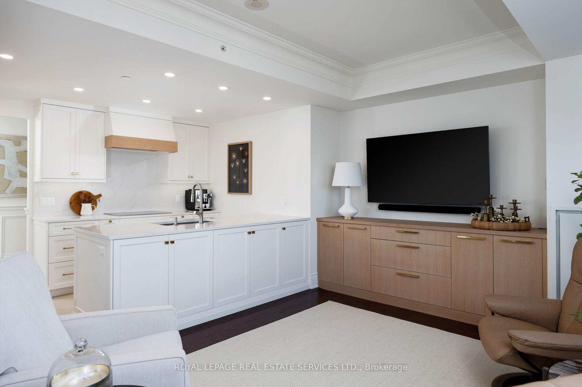 3500 Lakeshore Road W 327