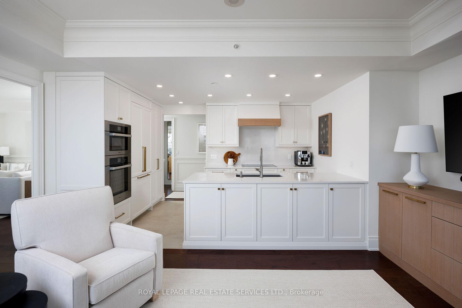 3500 Lakeshore Road W 327