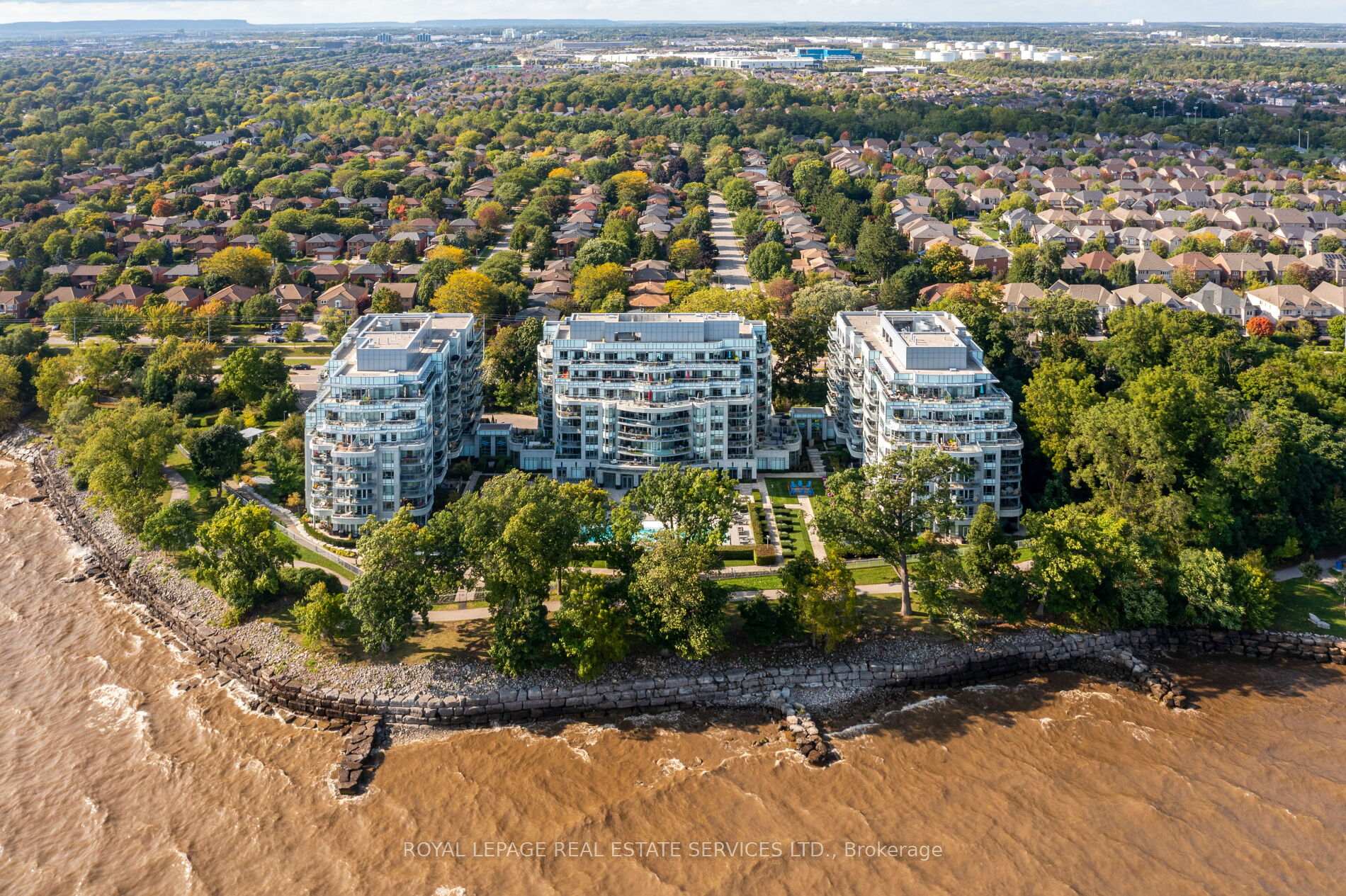 3500 Lakeshore Road W 327
