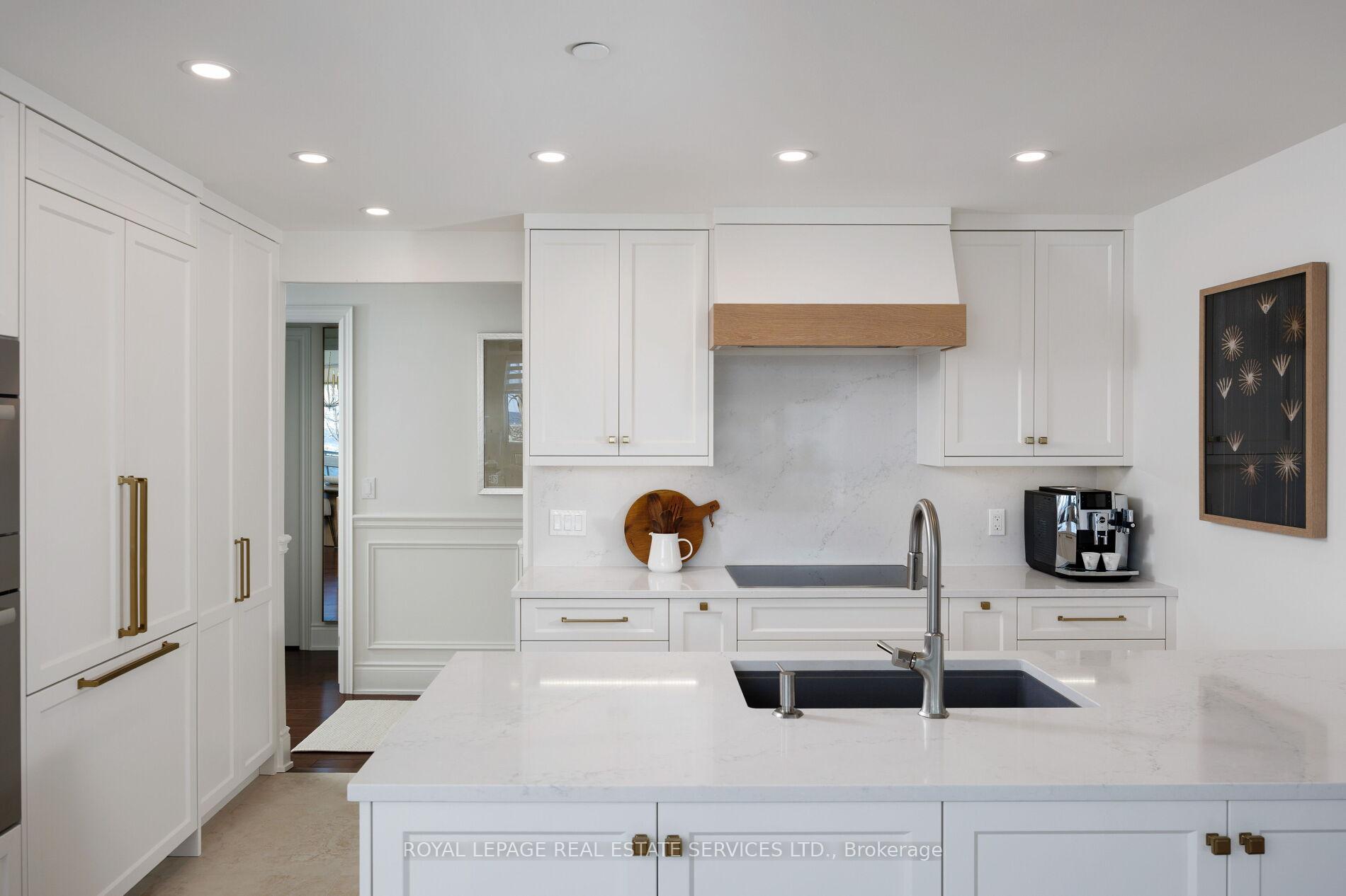 3500 Lakeshore Road W 327