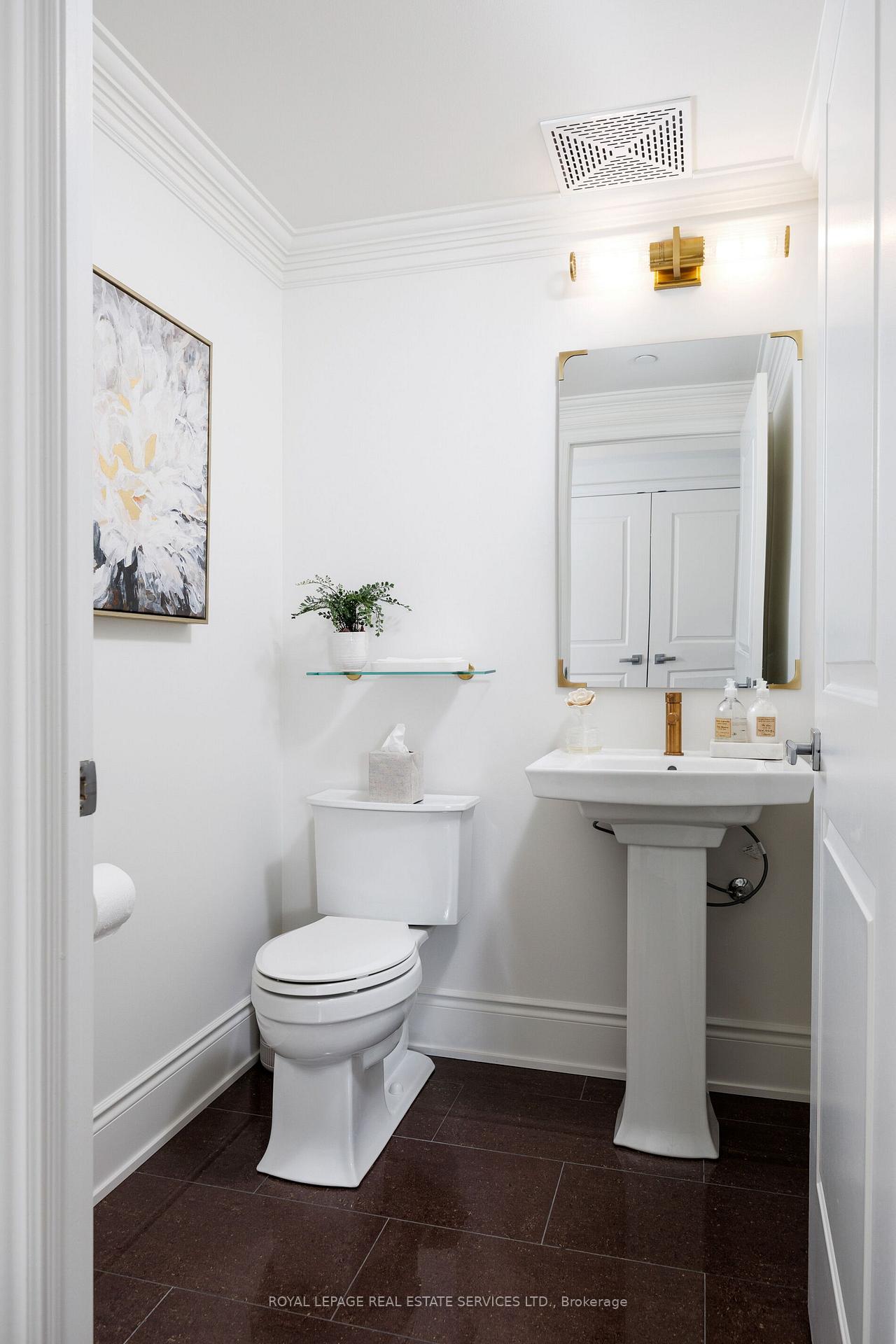 3500 Lakeshore Road W 327