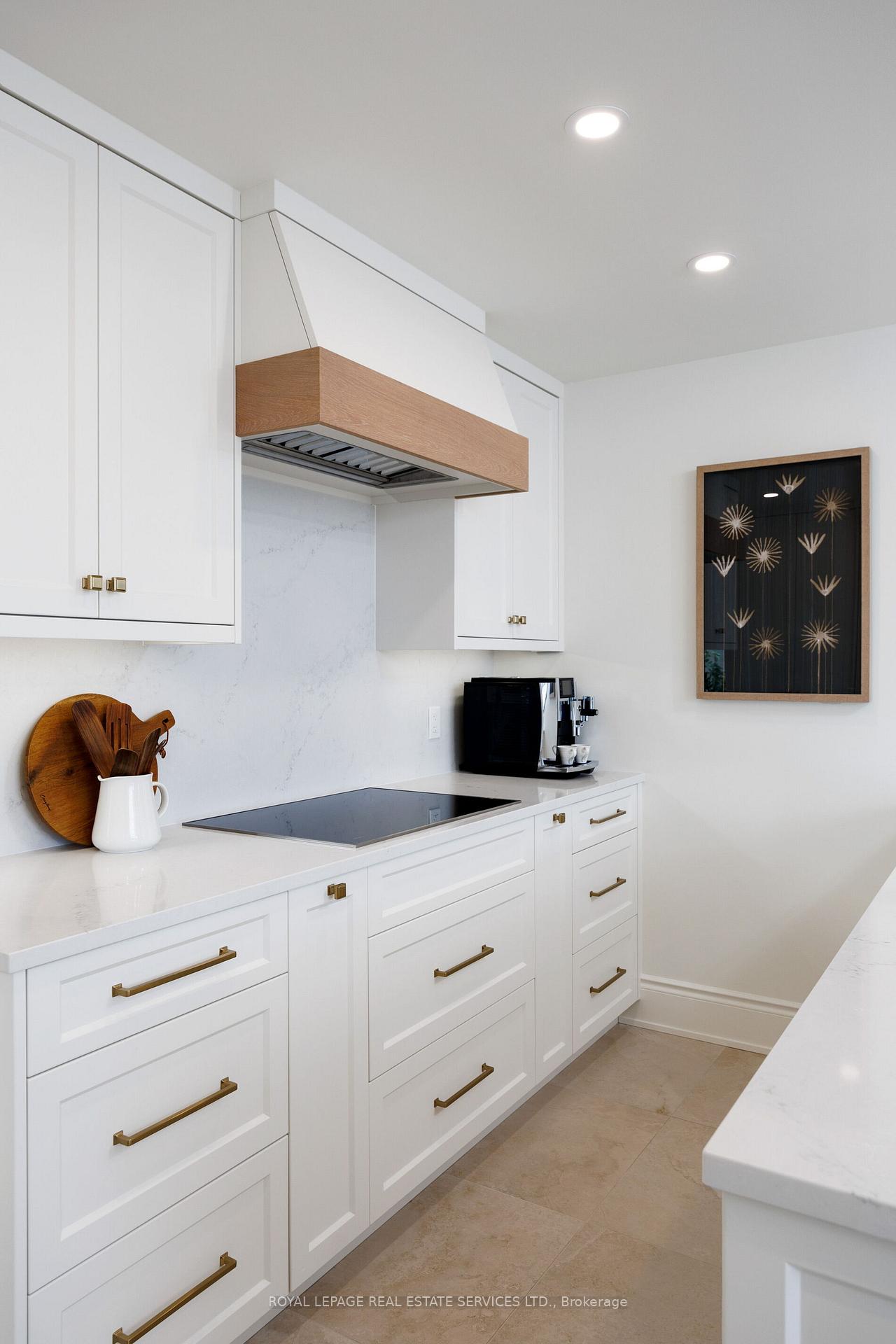 3500 Lakeshore Road W 327