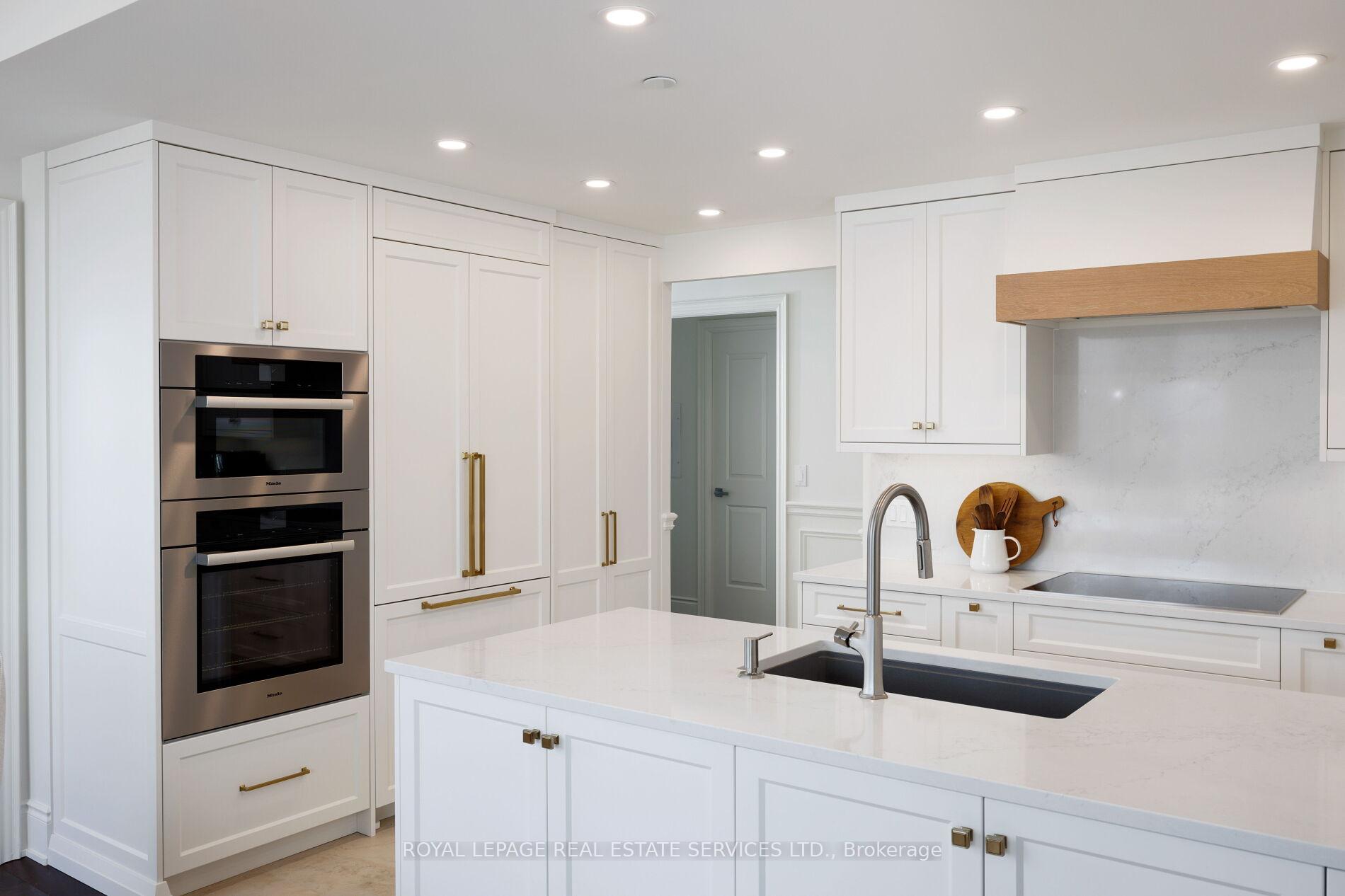 3500 Lakeshore Road W 327