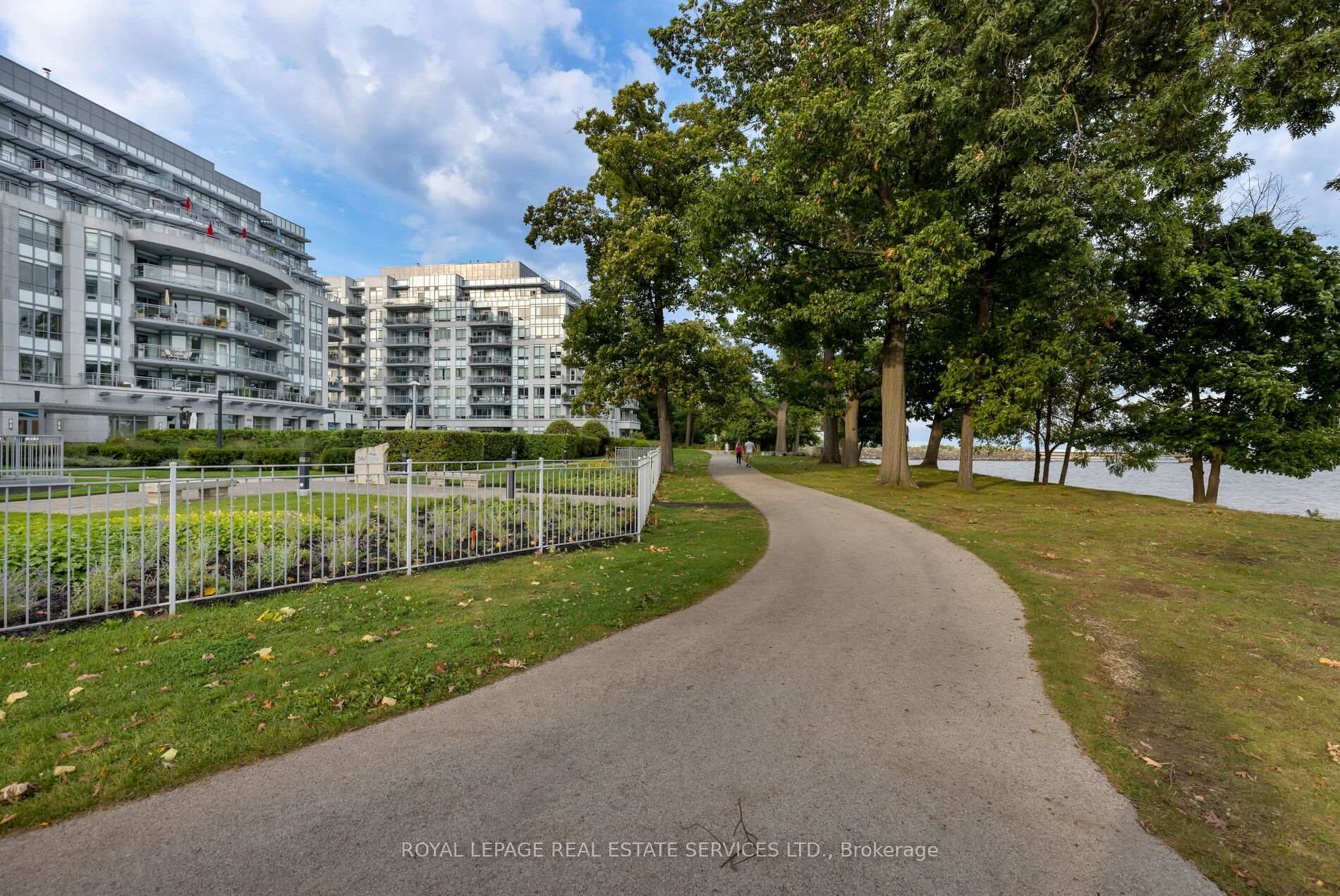 3500 Lakeshore Road W 327