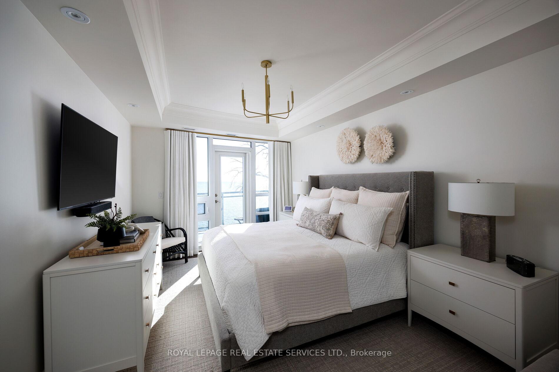 3500 Lakeshore Road W 327