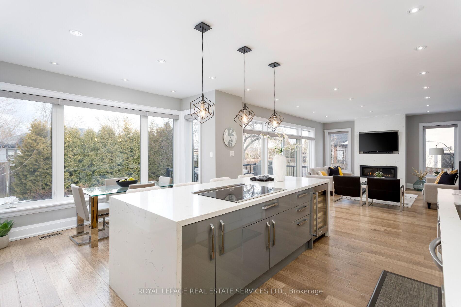 443 Seabourne Drive, Oakville, ON L6L 4E9, Oakville ON, L6L 4E9