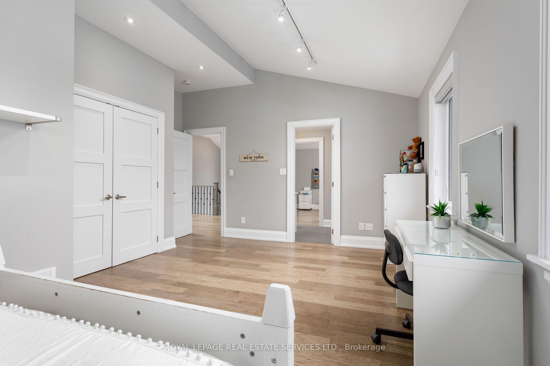 443 Seabourne Drive, Oakville, ON L6L 4E9, Oakville ON, L6L 4E9