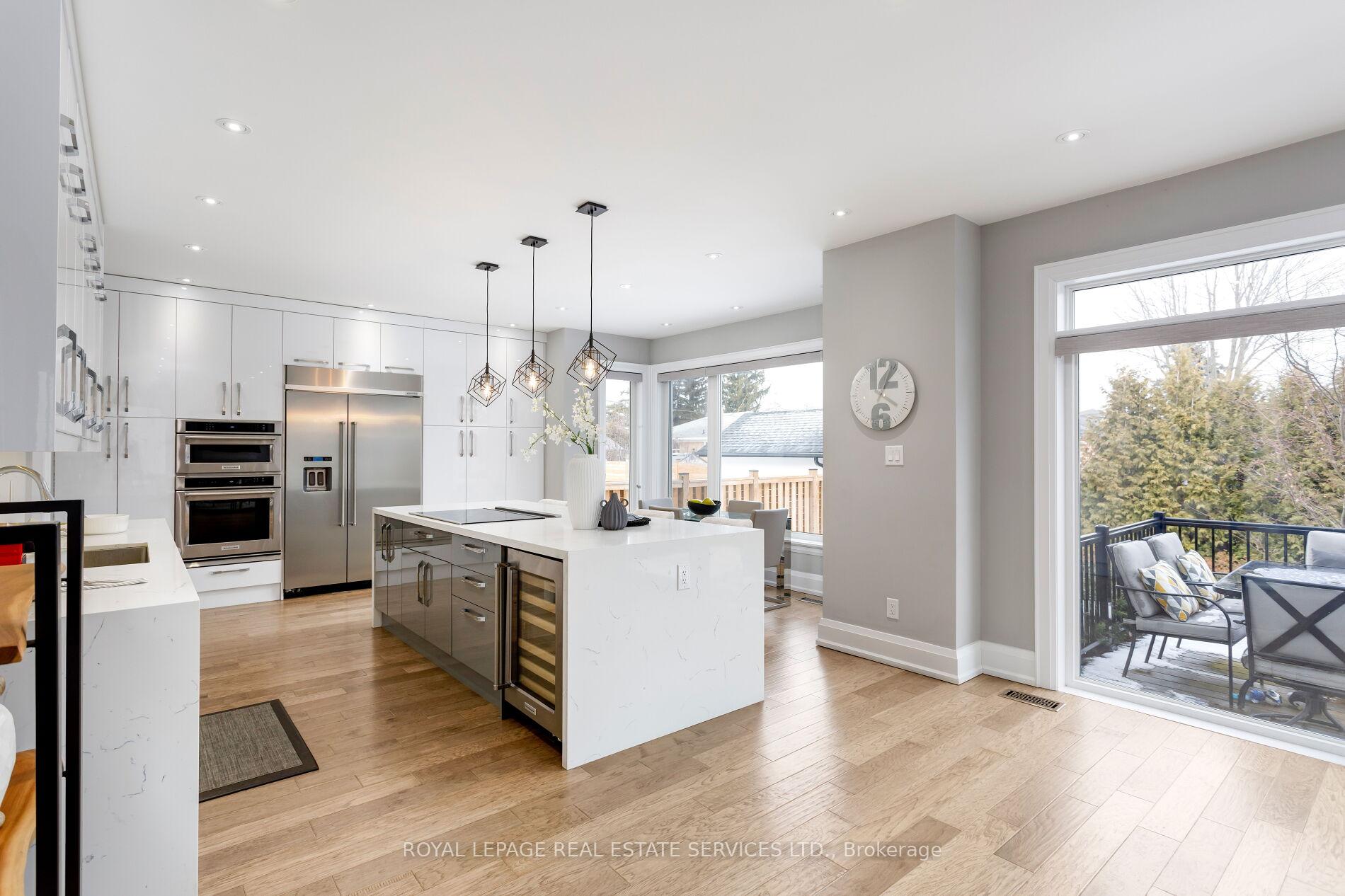 443 Seabourne Drive, Oakville, ON L6L 4E9, Oakville ON, L6L 4E9