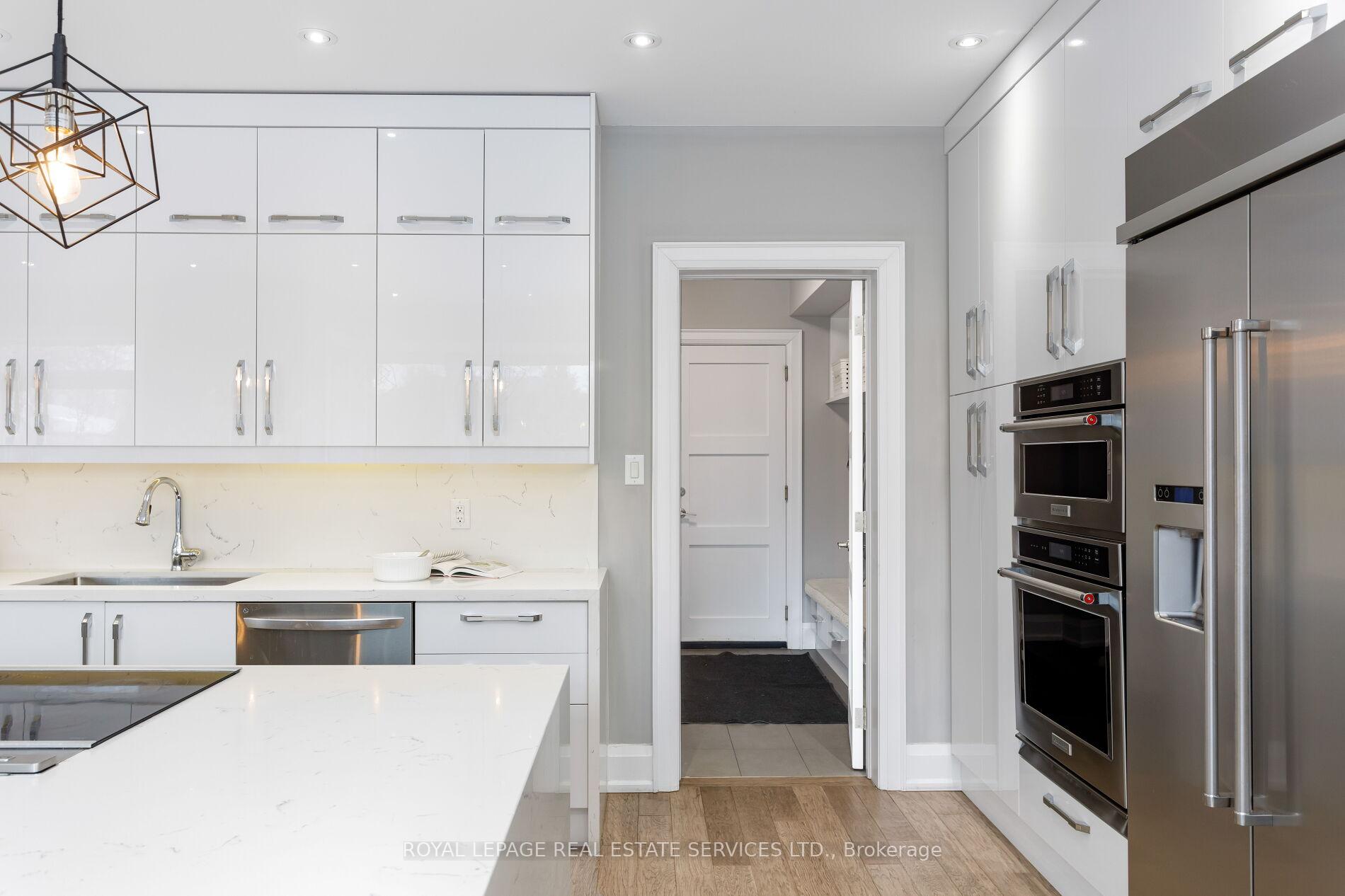 443 Seabourne Drive, Oakville, ON L6L 4E9, Oakville ON, L6L 4E9