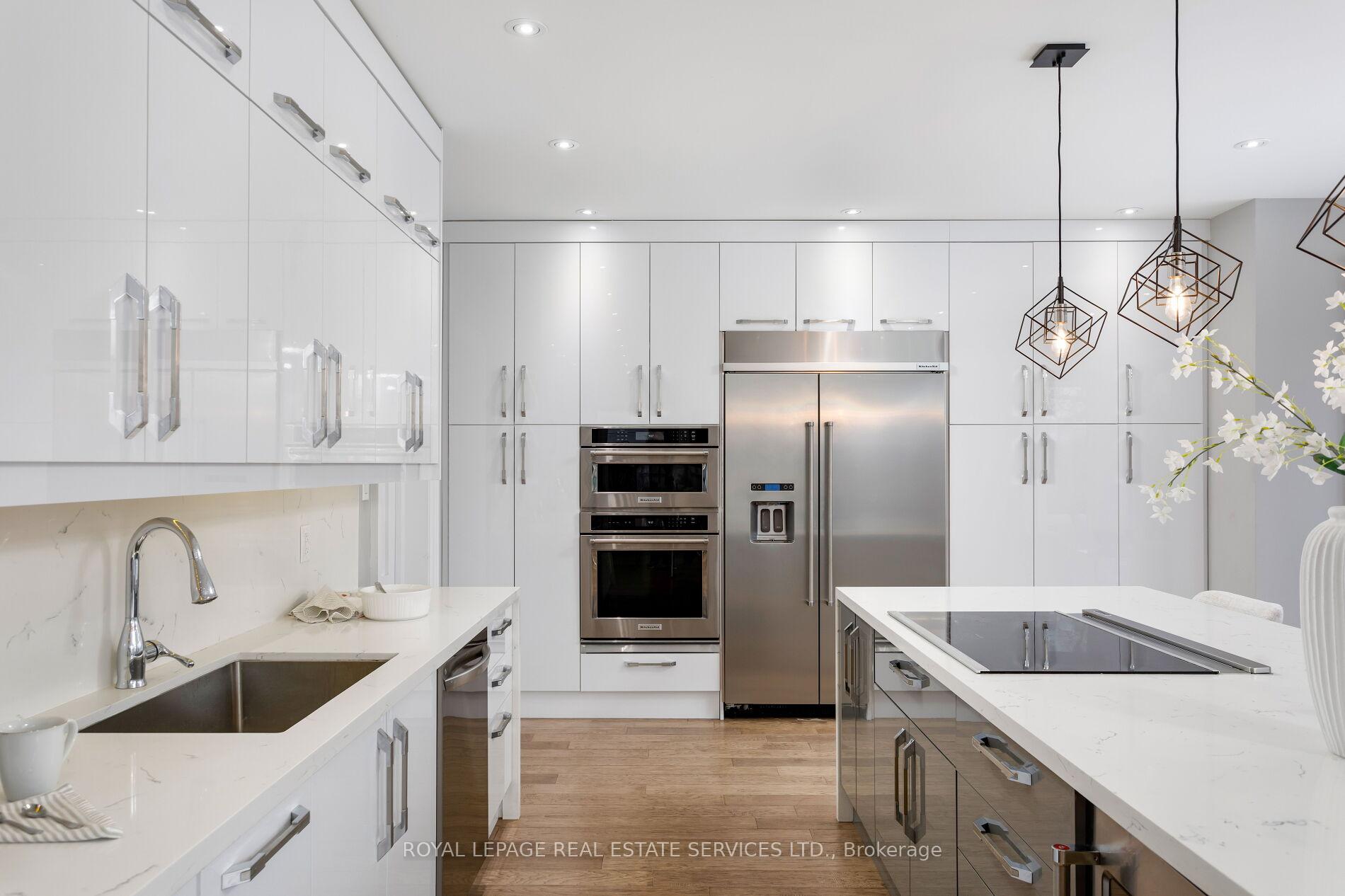 443 Seabourne Drive, Oakville, ON L6L 4E9, Oakville ON, L6L 4E9