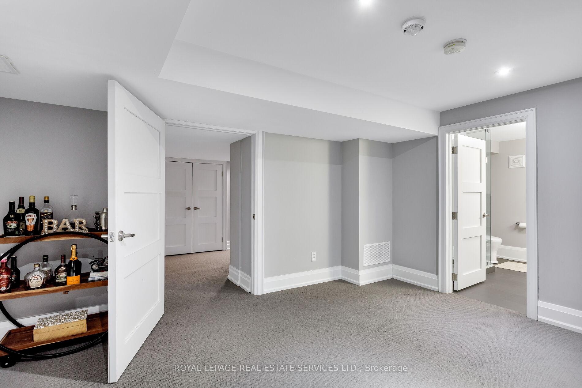 443 Seabourne Drive, Oakville, ON L6L 4E9, Oakville ON, L6L 4E9