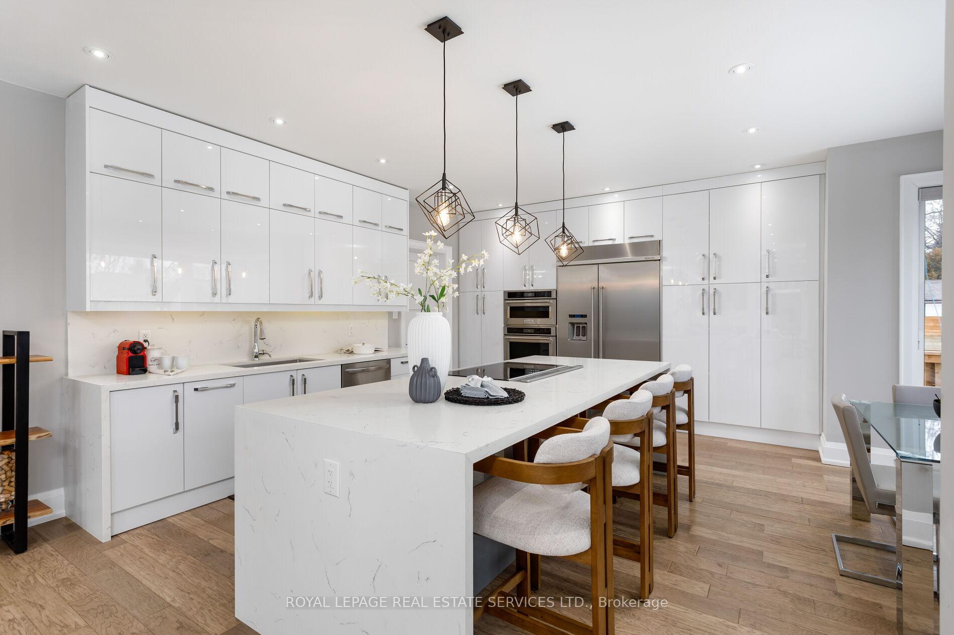 443 Seabourne Drive, Oakville, ON L6L 4E9, Oakville ON, L6L 4E9