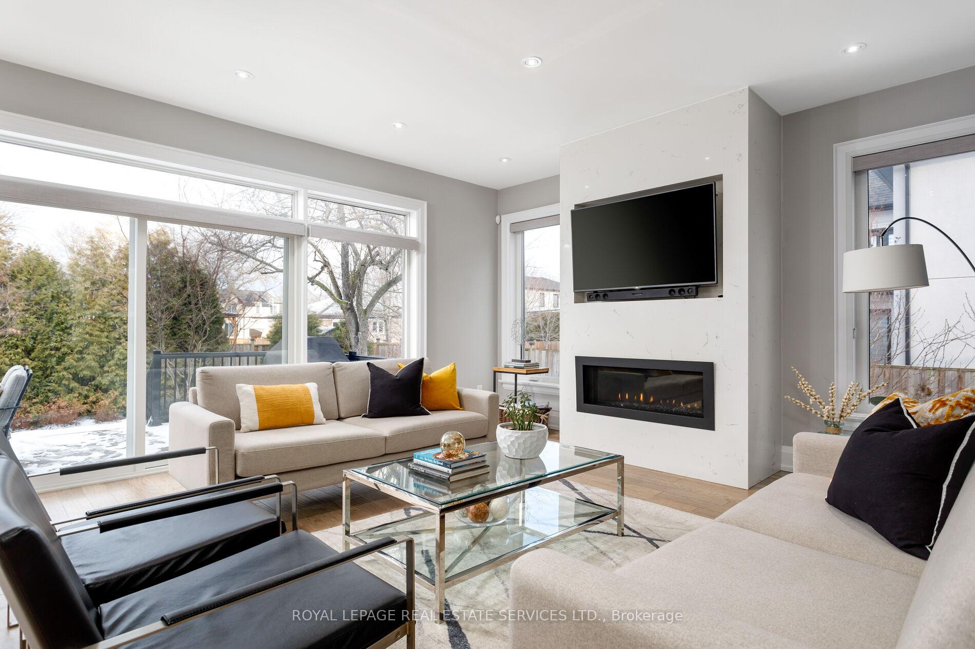 443 Seabourne Drive, Oakville, ON L6L 4E9, Oakville ON, L6L 4E9