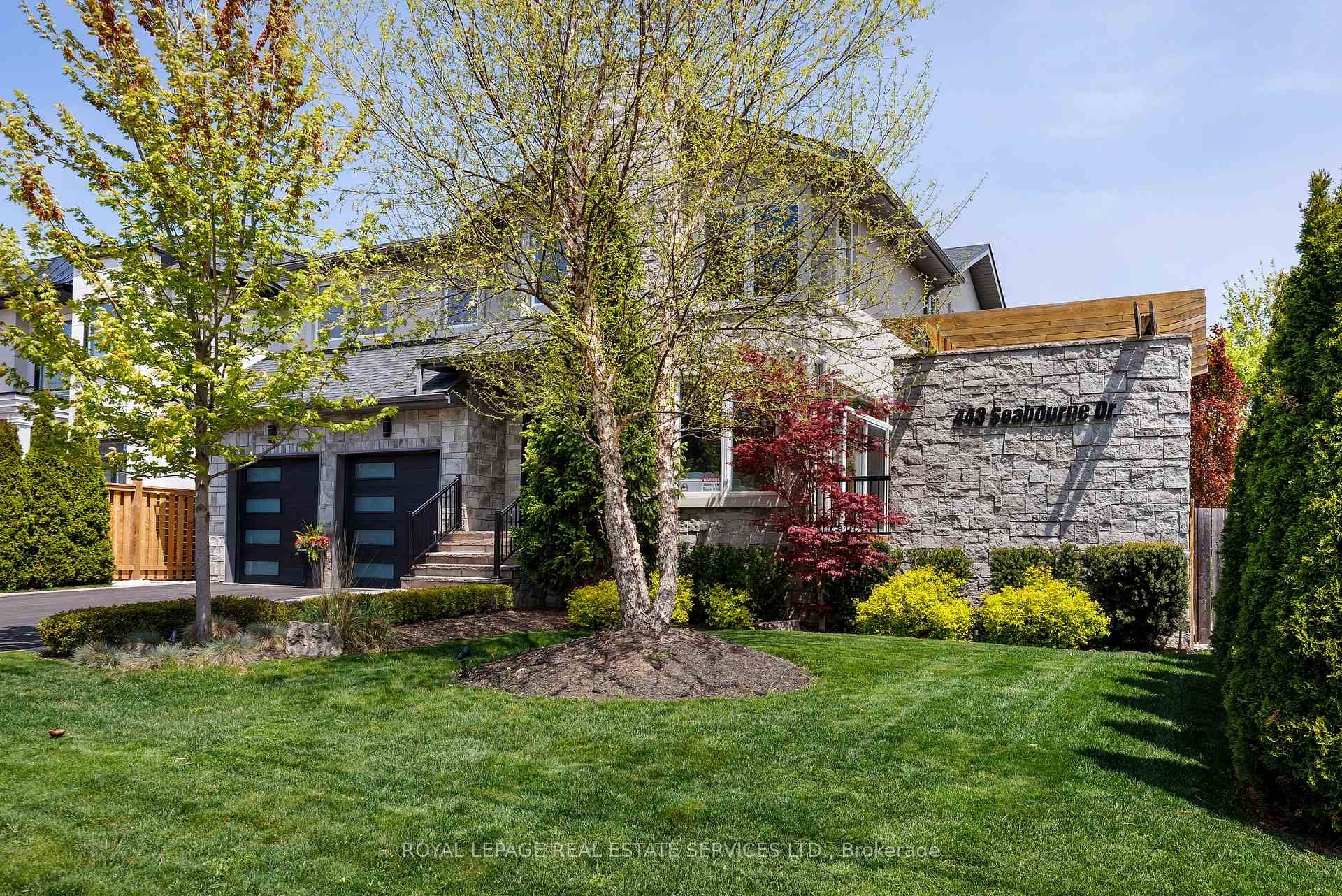 443 Seabourne Drive, Oakville, ON L6L 4E9, Oakville ON, L6L 4E9