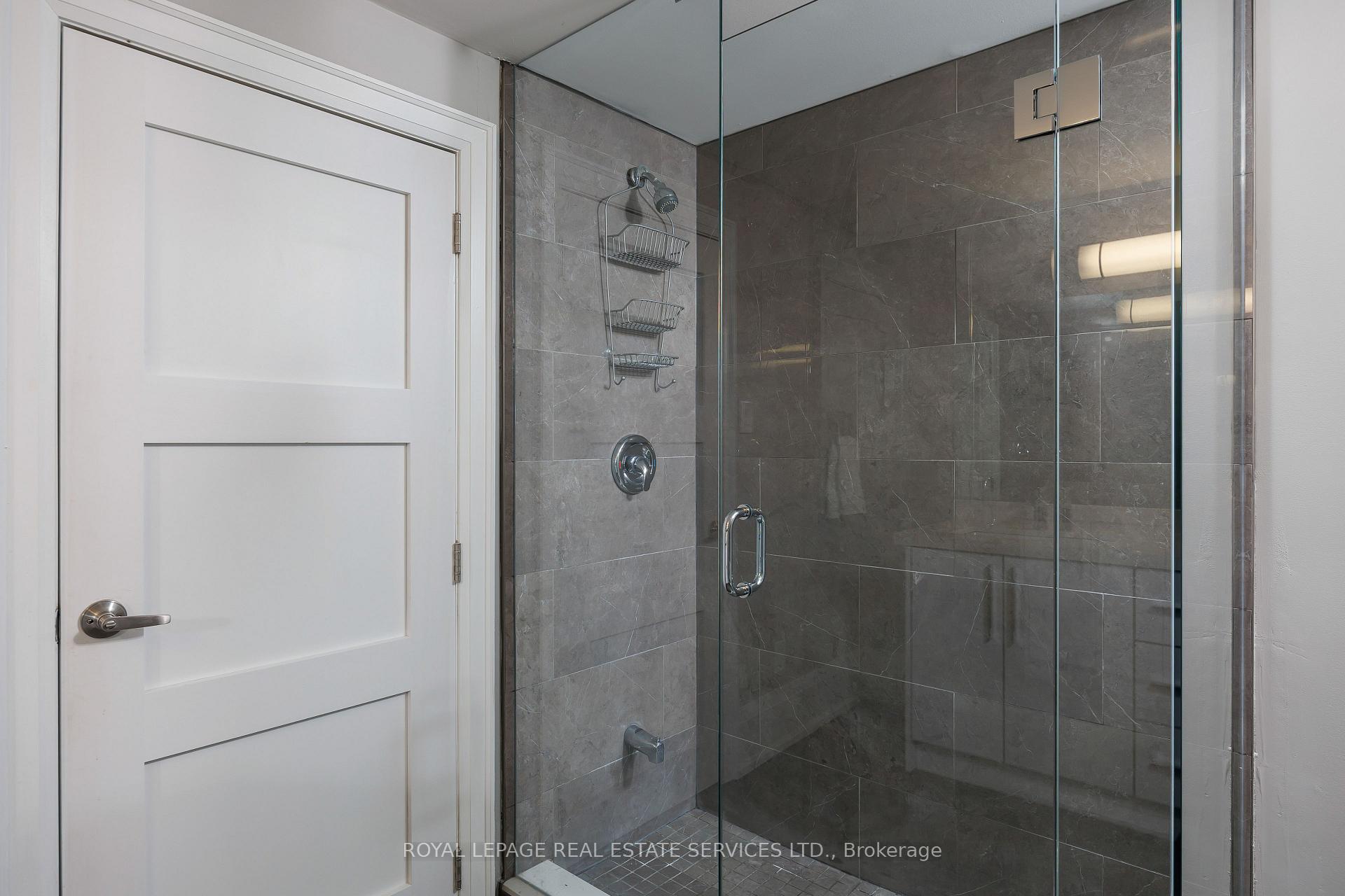 443 Seabourne Drive, Oakville, ON L6L 4E9, Oakville ON, L6L 4E9