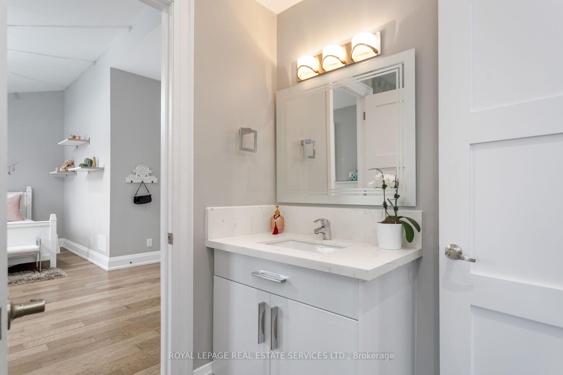 443 Seabourne Drive, Oakville, ON L6L 4E9, Oakville ON, L6L 4E9