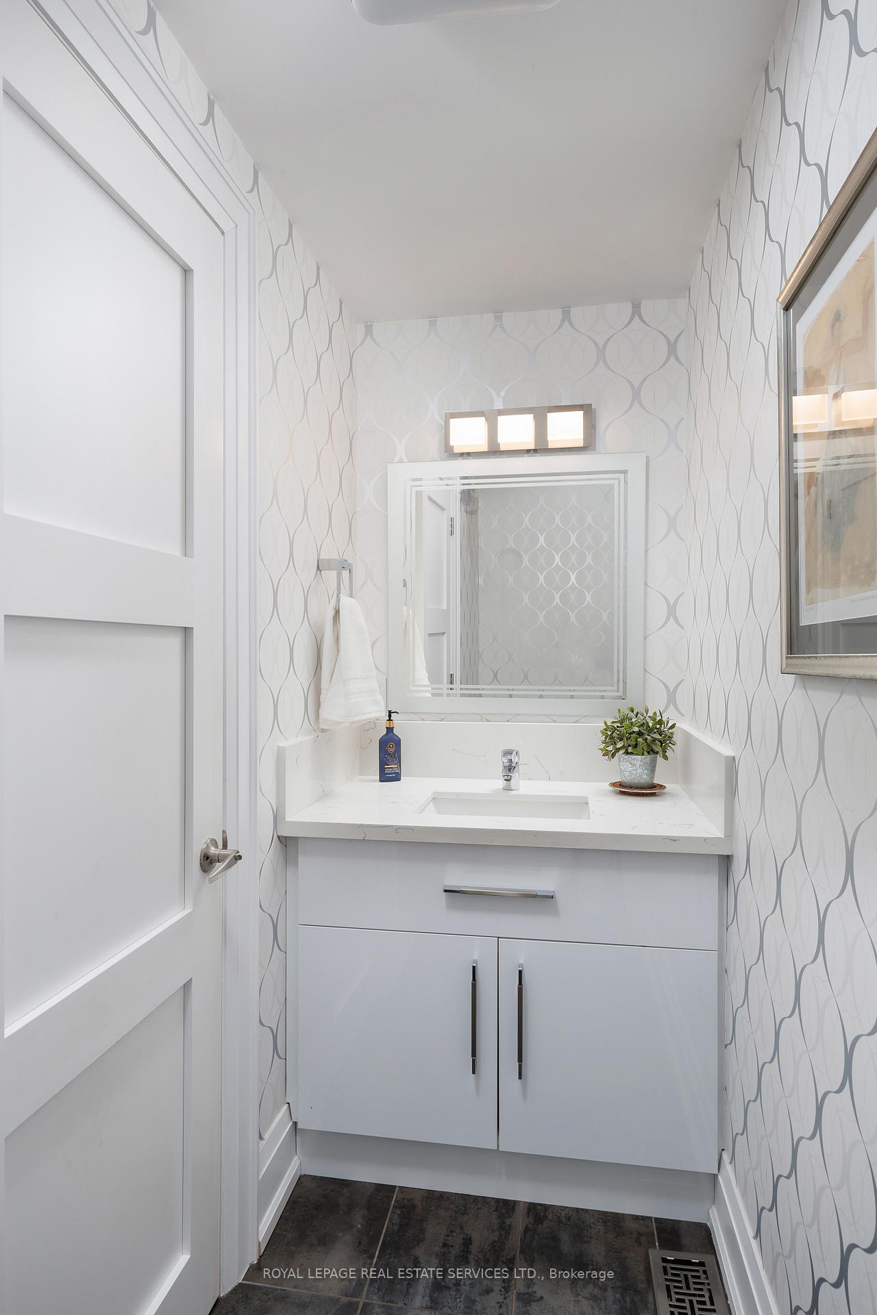 443 Seabourne Drive, Oakville, ON L6L 4E9, Oakville ON, L6L 4E9