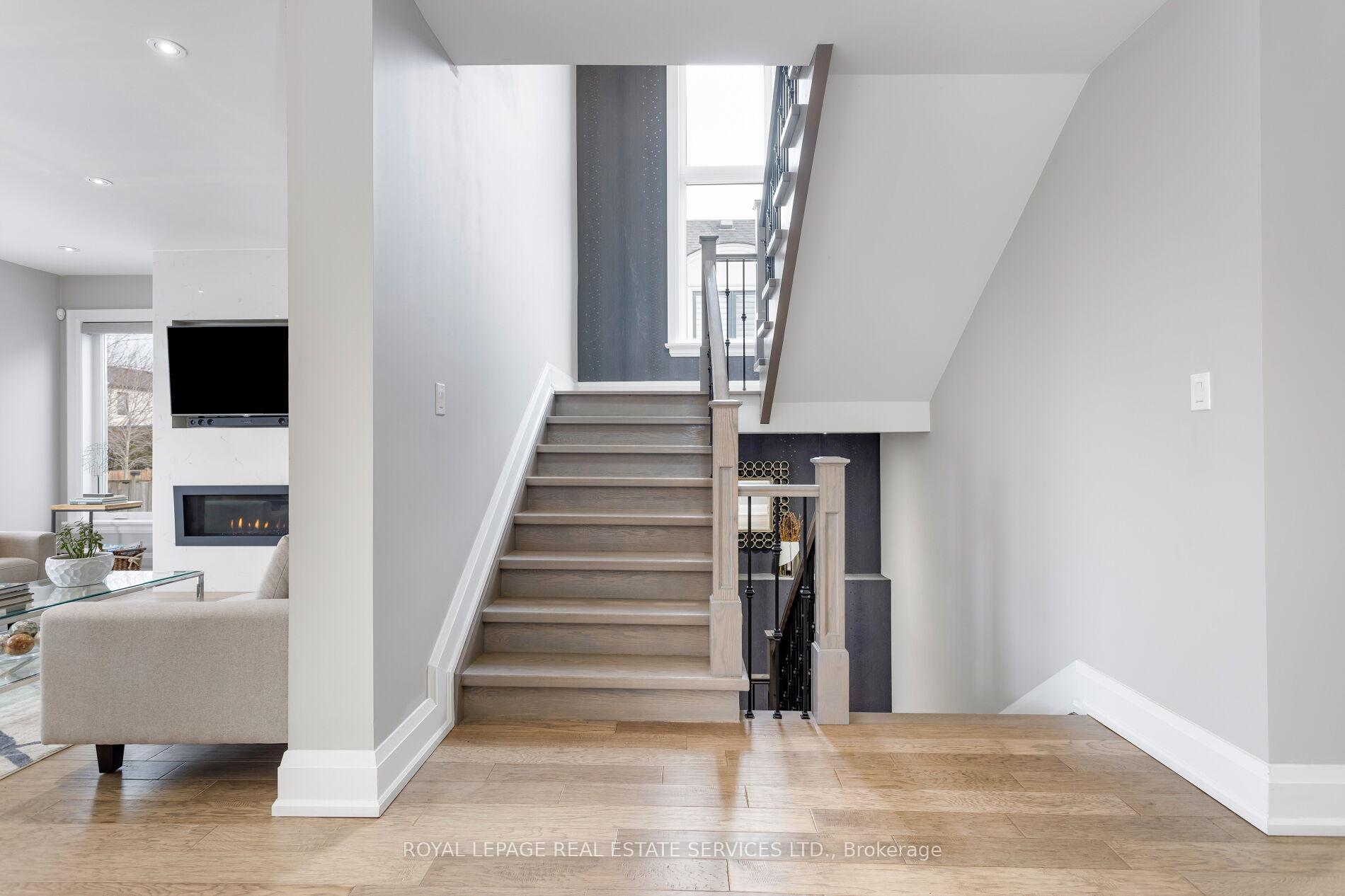 443 Seabourne Drive, Oakville, ON L6L 4E9, Oakville ON, L6L 4E9