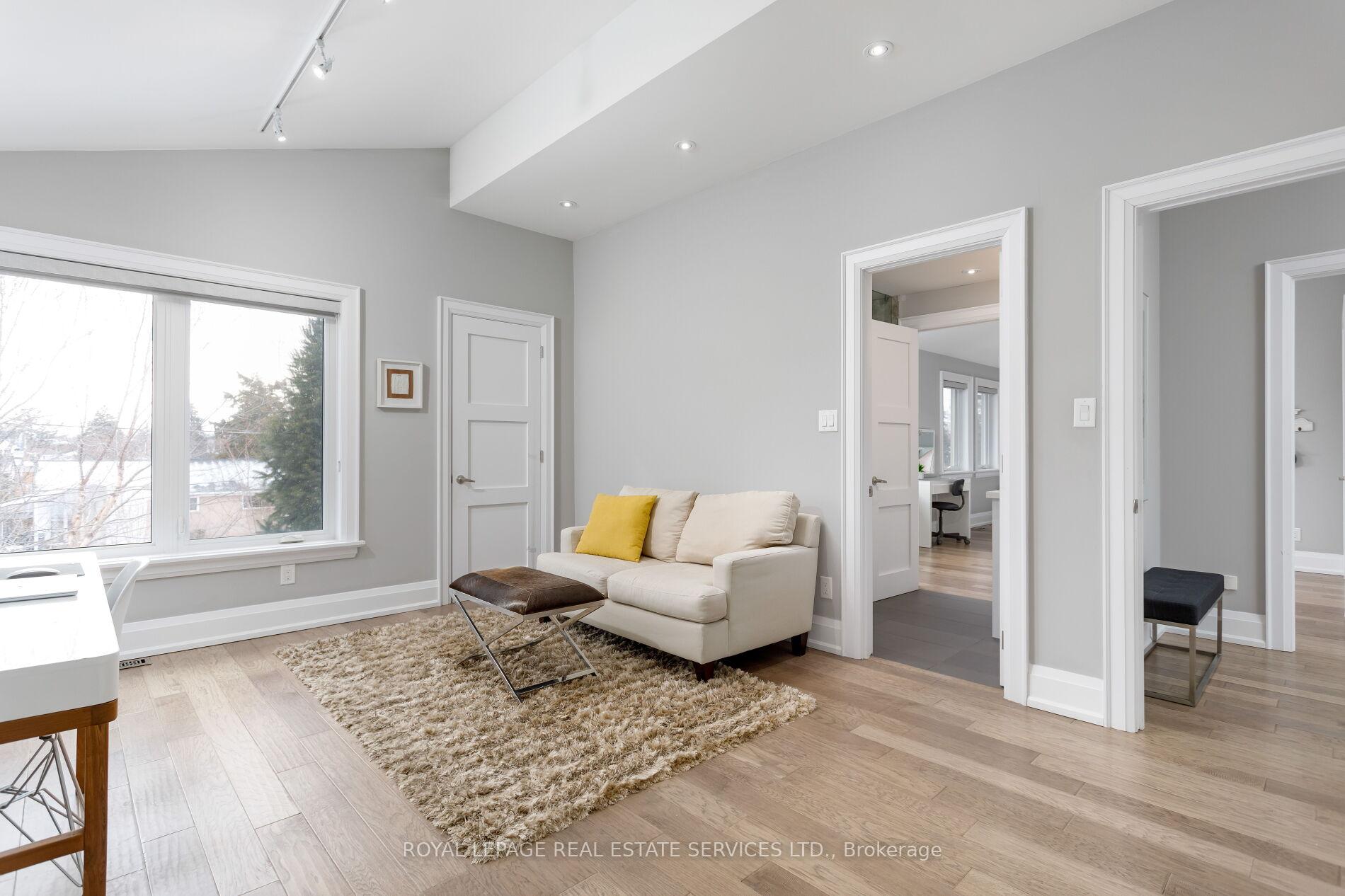 443 Seabourne Drive, Oakville, ON L6L 4E9, Oakville ON, L6L 4E9